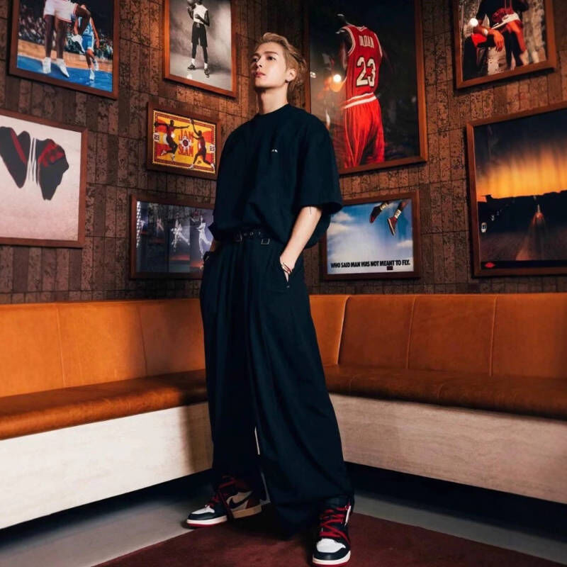 王嘉爾同款TEAM WANG特殊剪裁垂墜感高級西裝寬褲