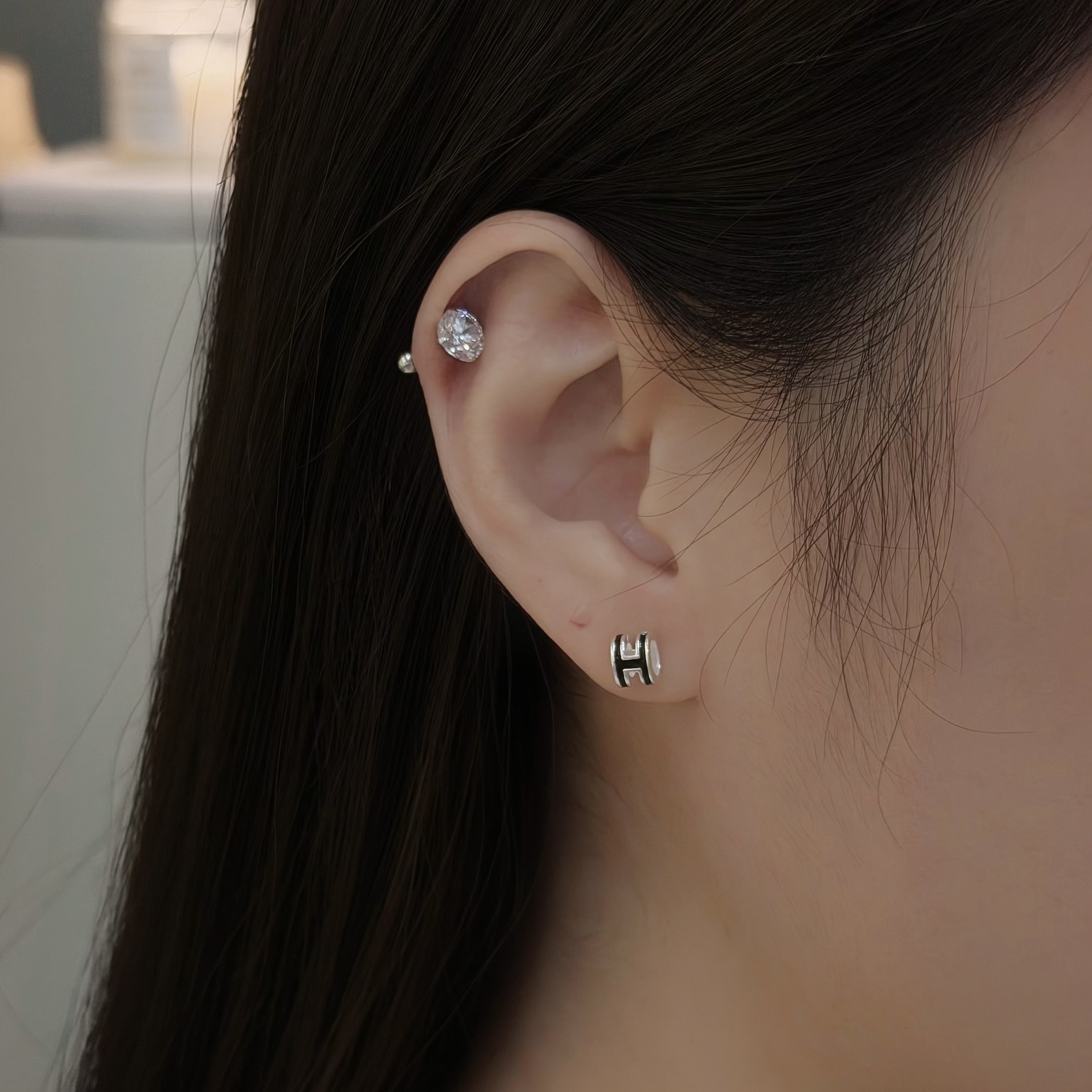 Y262烤漆字母H純銀鎖針