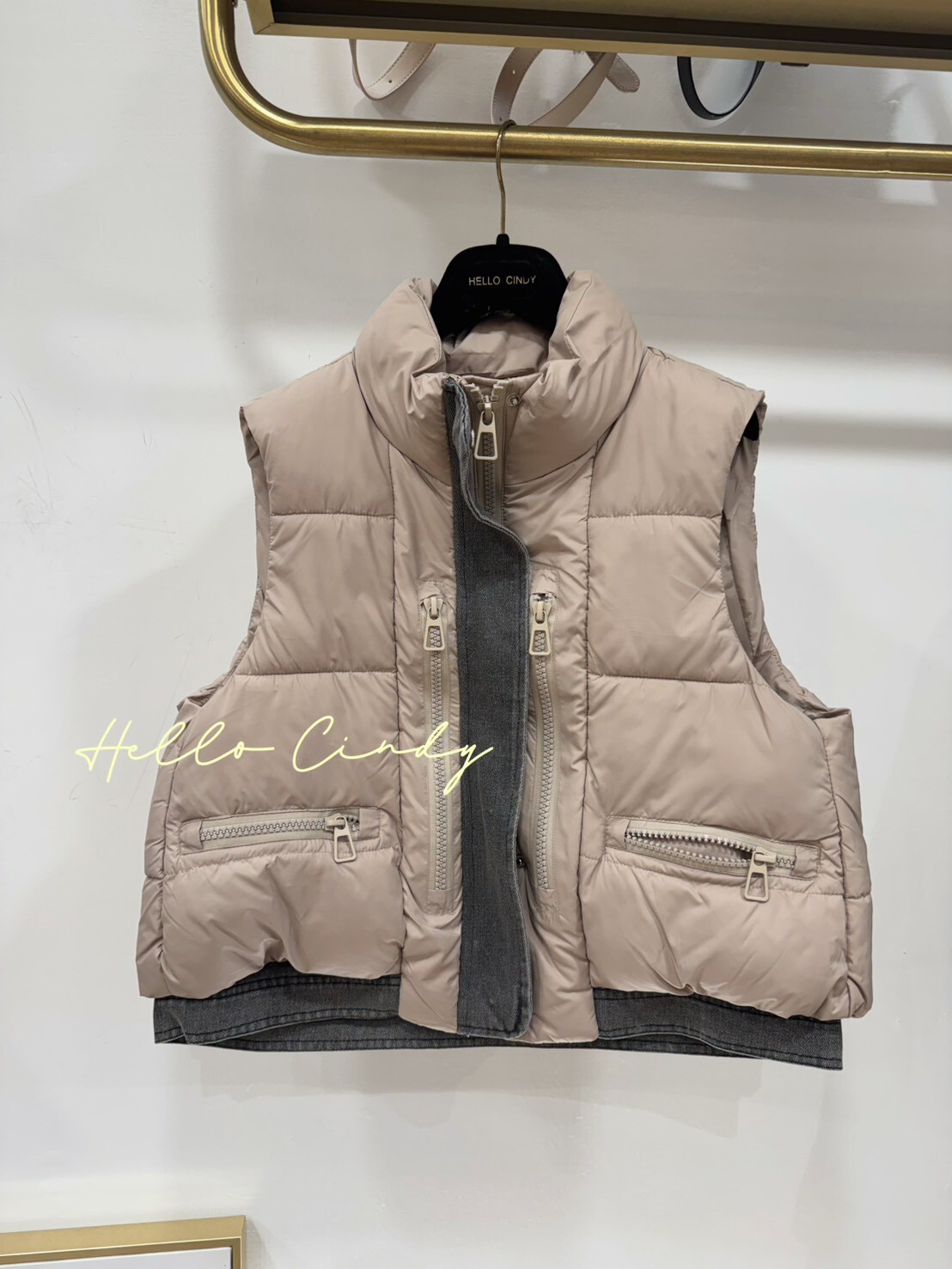 B10104 奶茶色佐牛仔邊設計款鋪棉背心