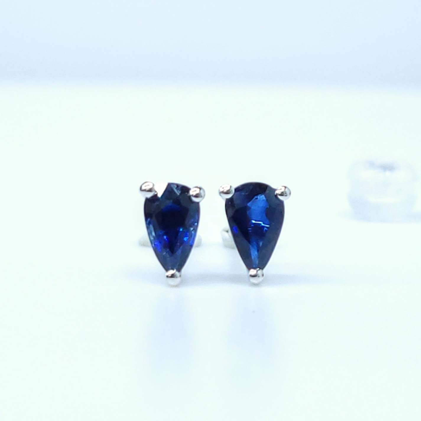 18K White Gold 0.74ct Sapphire Earrings