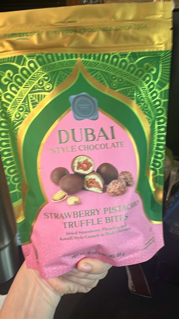 【現貨】Dubai Style Chocolate LL10219912 士多啤梨開心果朱古力球510g