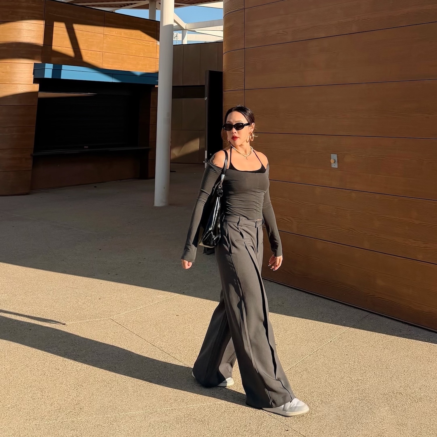 有胸墊✨透膚感深灰兩件式上衣