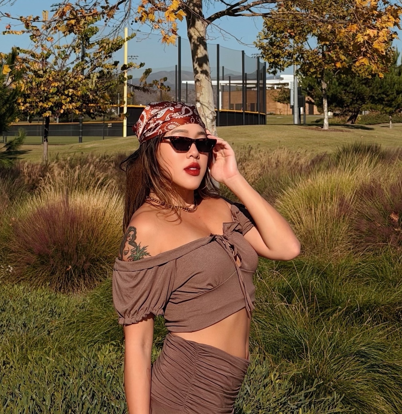 Village Girl一字泡泡袖上衣