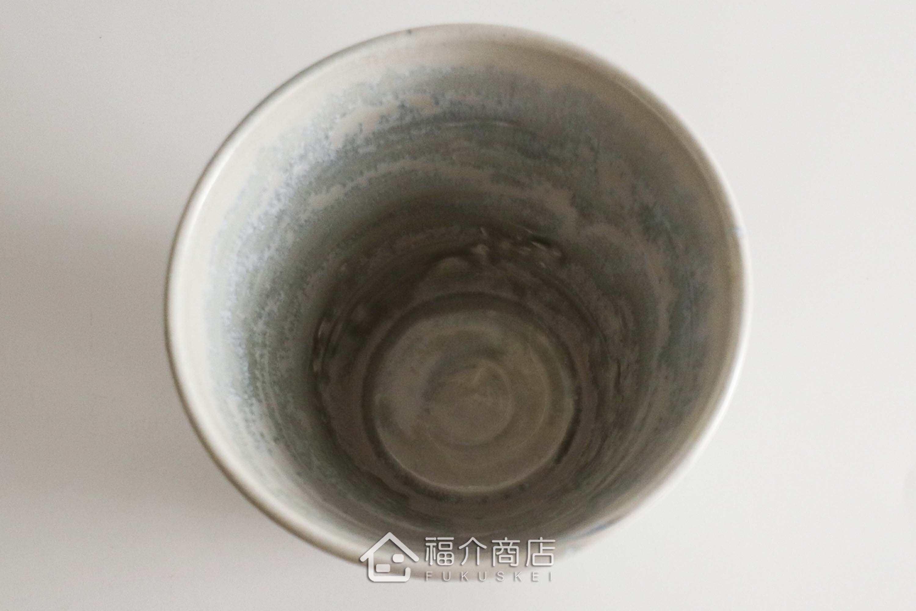 全手工拉胚以兩種釉色交疊的富士山造型的日本陶碗