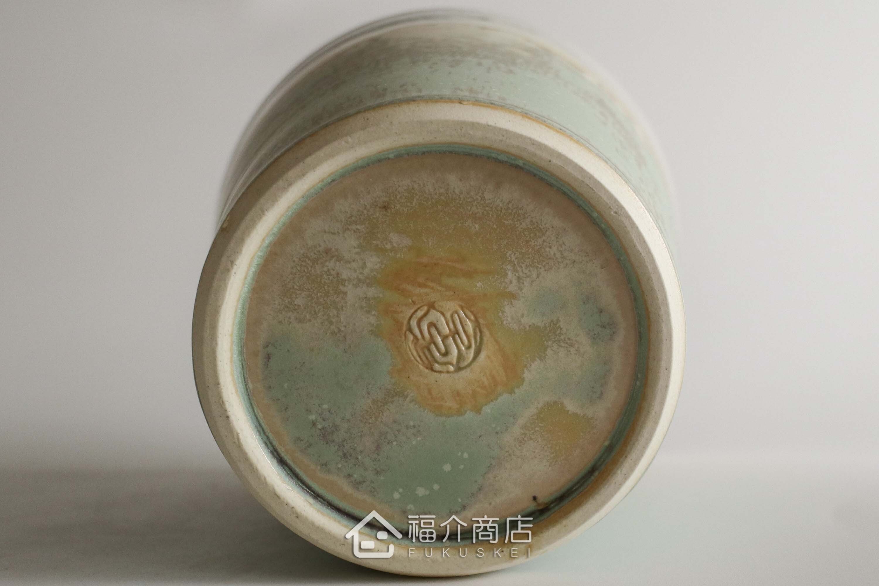 全手工拉胚以兩種釉色交疊的富士山造型的日本陶碗