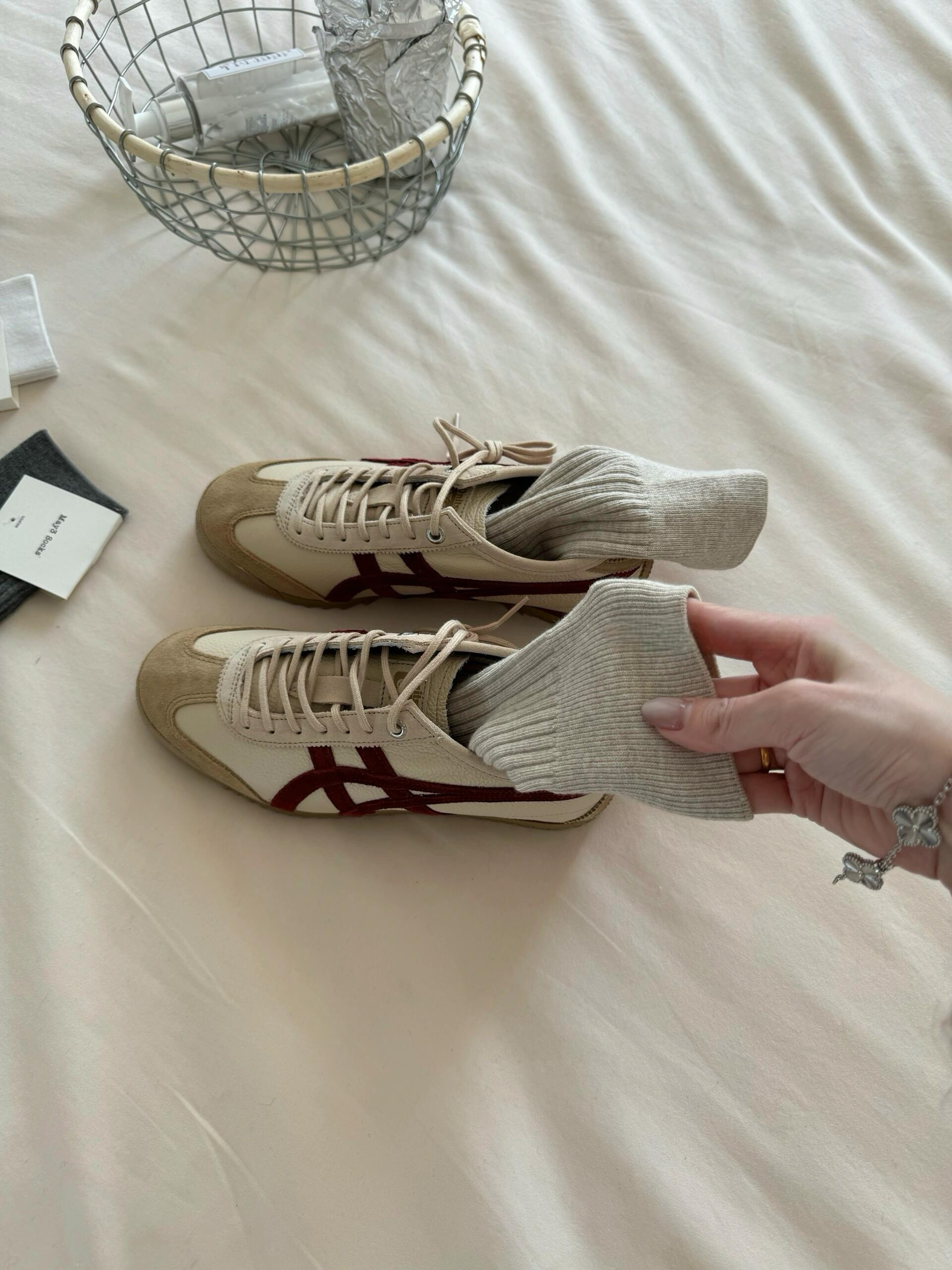 Onitsuka Tiger 鬼塚虎 Mexico 66 SD VIN 紅酒奶茶 淺棕色 米白色 酒紅 皮革 復古 德訓鞋 薄底鞋 男女款 1183C015-202/預購