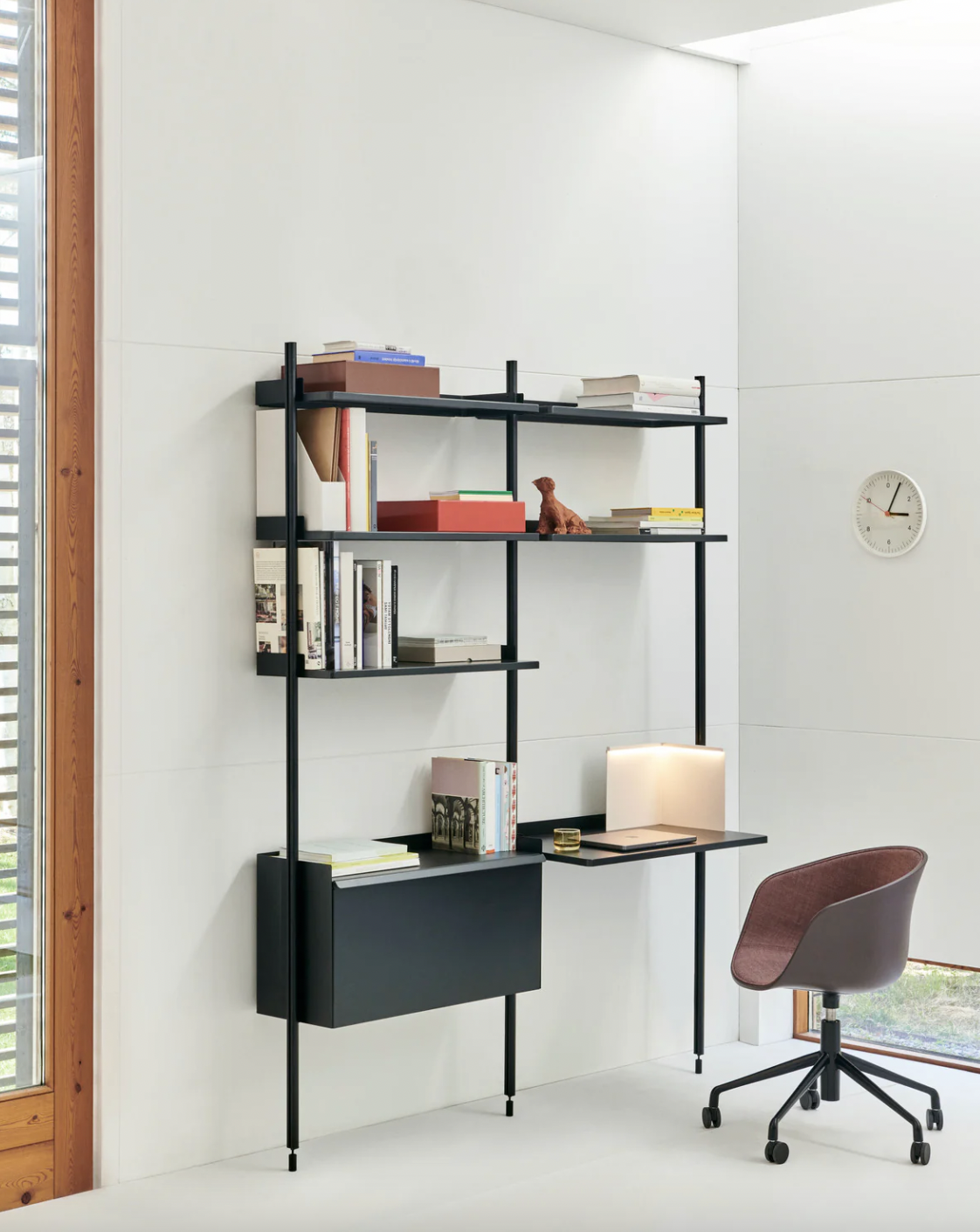 HAY 時鐘於書房擺放