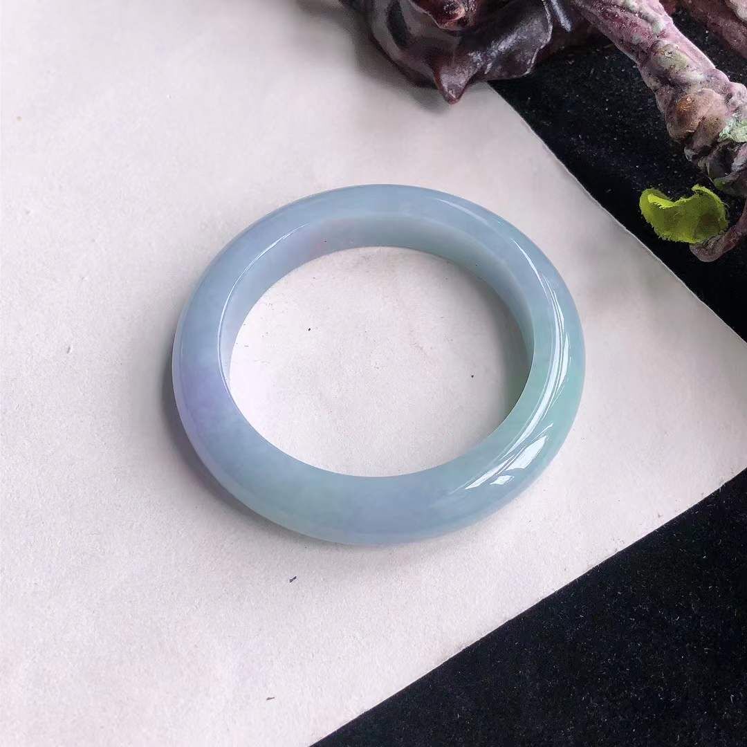 10132628 56.4mm冰糯淡紫飄綠翡翠正圈手鐲 (56-58)