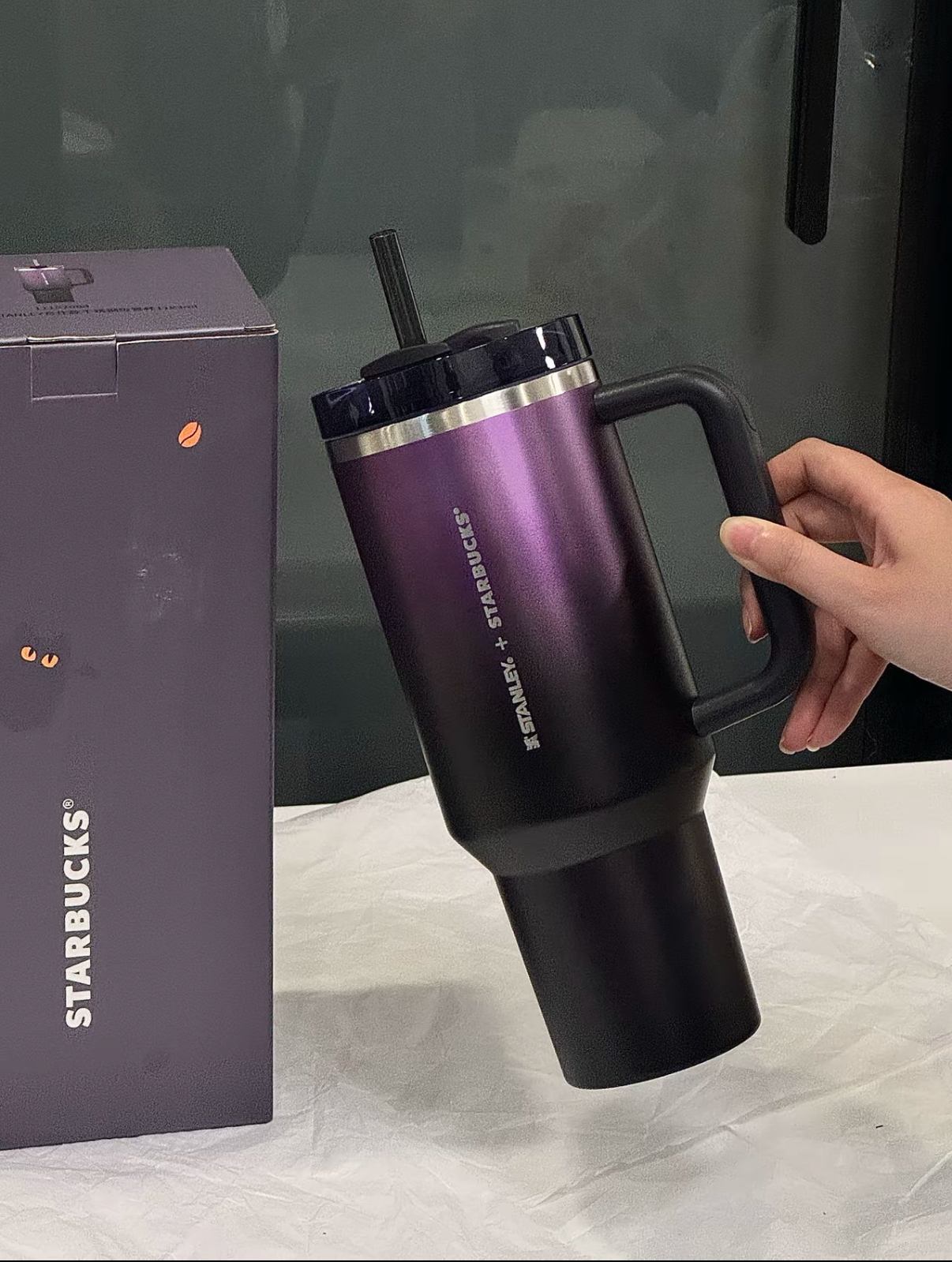 Stanley x Starbucks 星巴克 萬聖節限定 暗夜紫黑 大容量吸管杯 珠光粉 粉白 漸變 炫彩 不銹鋼杯 1183ml/預購