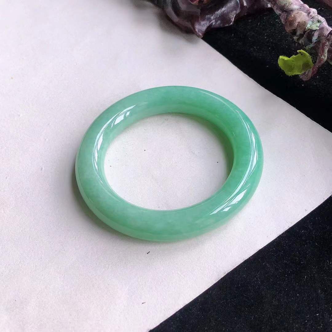10132629 55mm冰糯果綠翡翠圓條手鐲 (54-56)