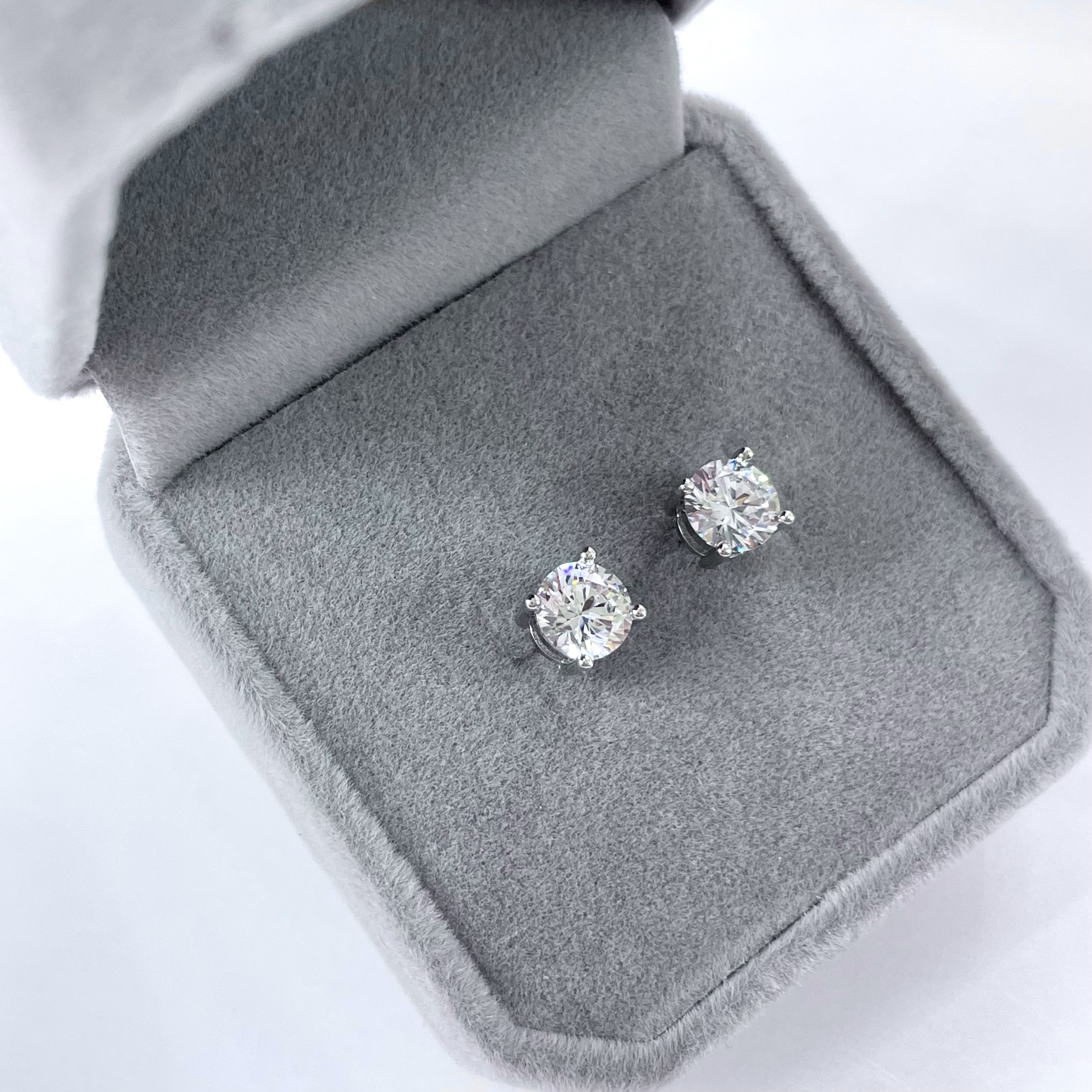 G329 經典四爪莫桑鑽耳環 1.00ct