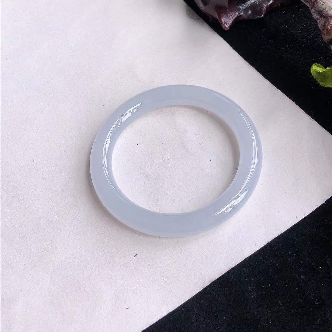 10132631 53.8mm冰糯白冰翡翠圓條手鐲 (52-54)