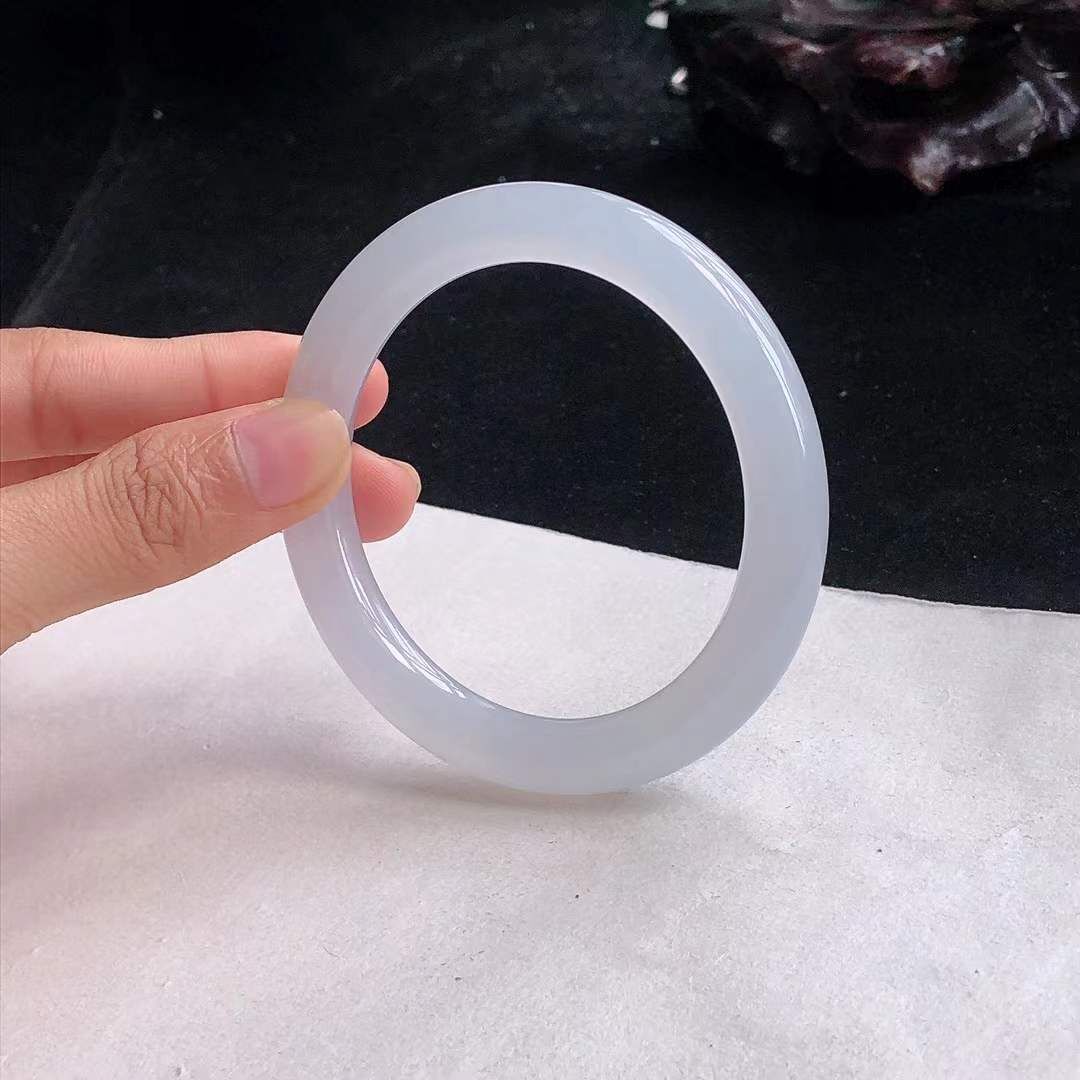 10132631 53.8mm冰糯白冰翡翠圓條手鐲 (52-54)