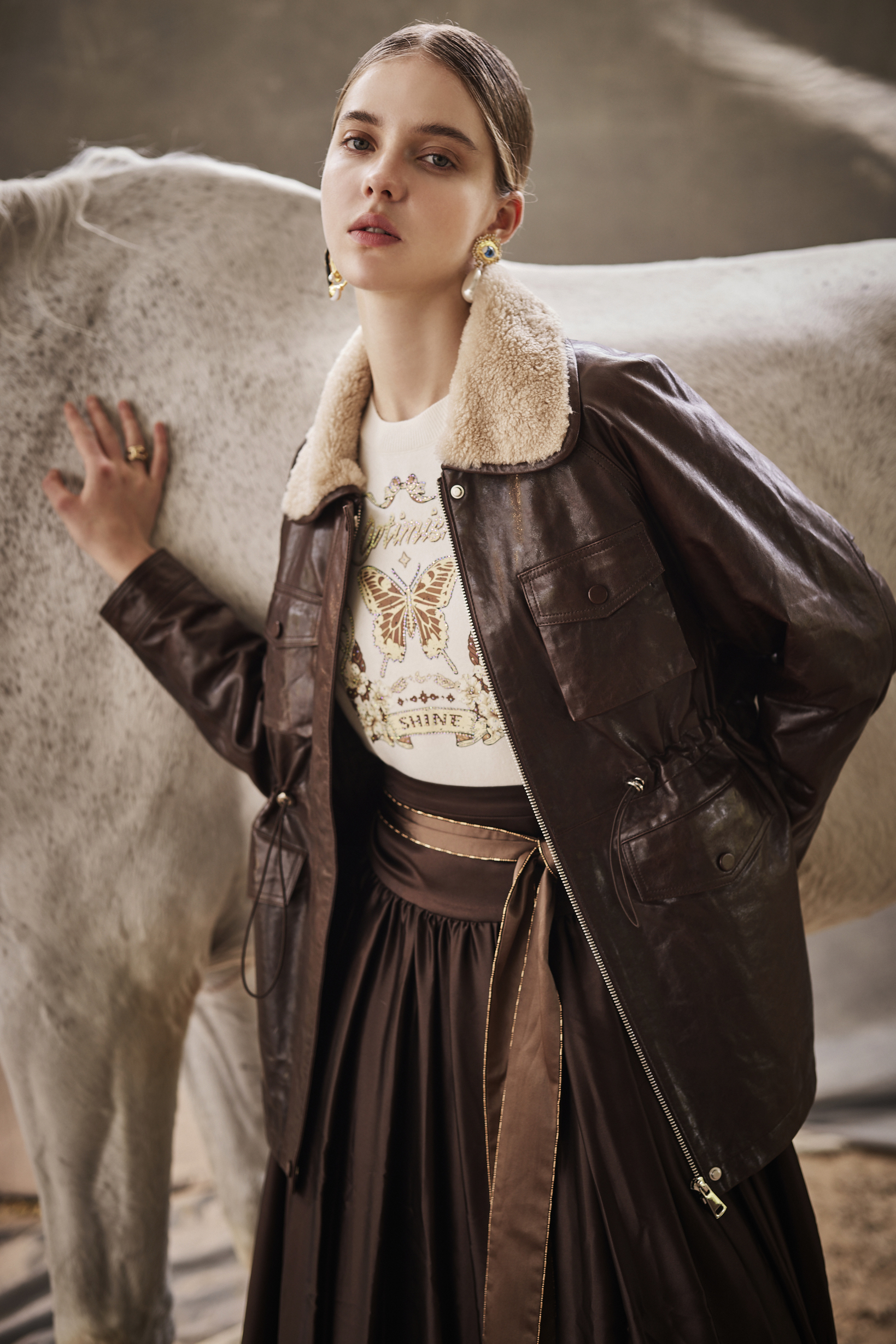 BE15212A1 樂光花語復古浪漫蝴蝶印花針織上衣