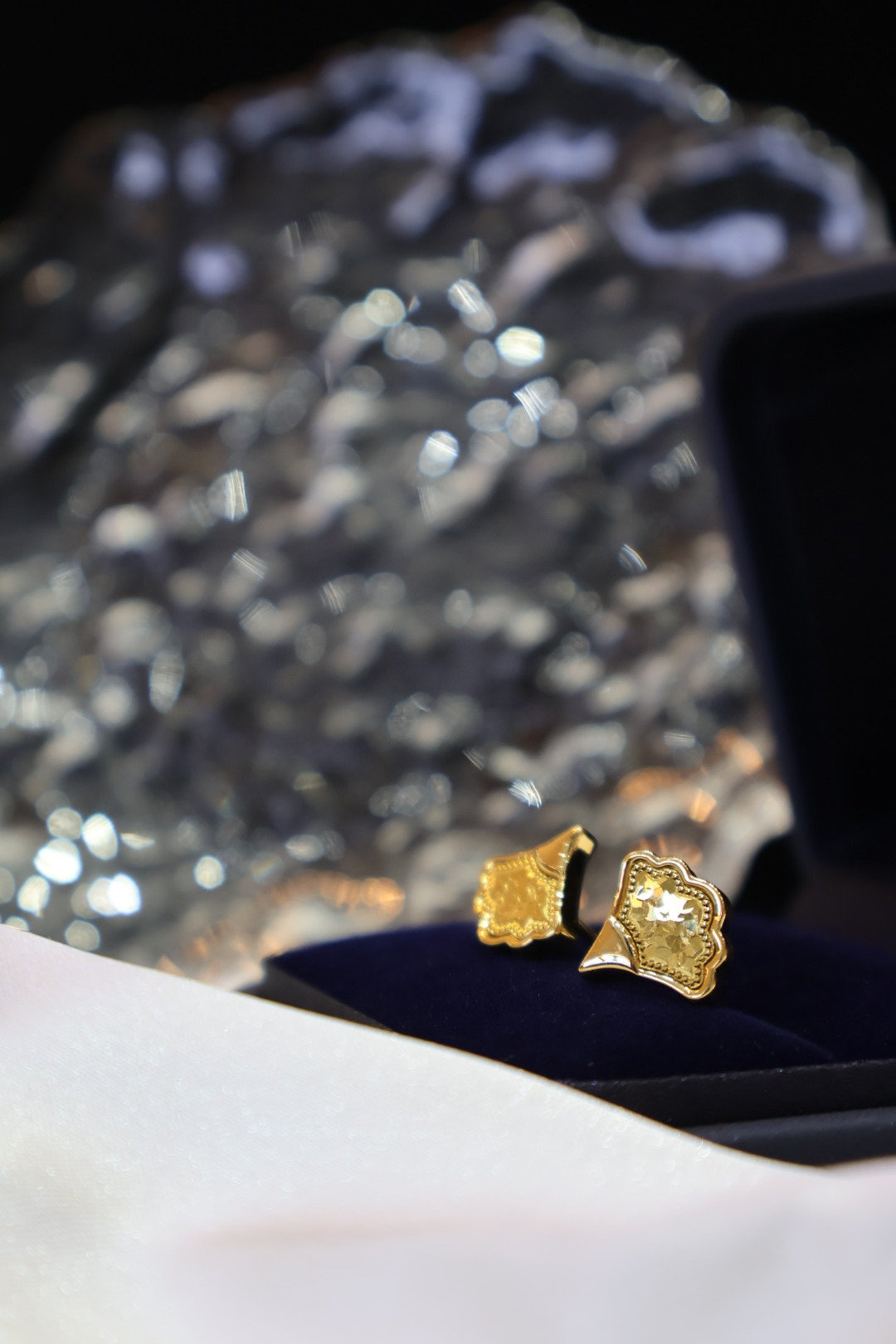 花窗小扇金耳釘