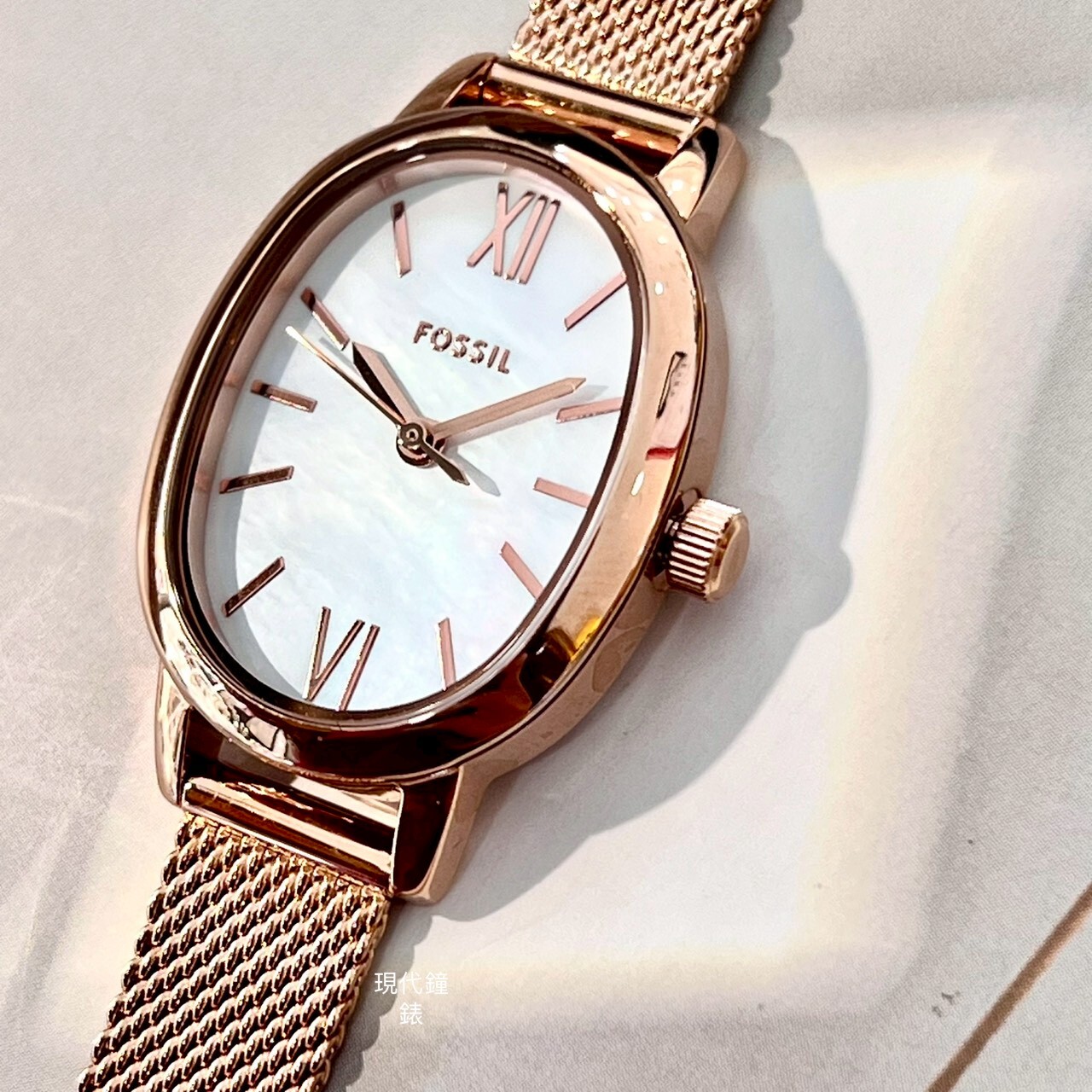 【FOSSIL】 Penny 珍珠貝橢圓形米蘭帶女錶BQ5018 23mm 現代鐘錶