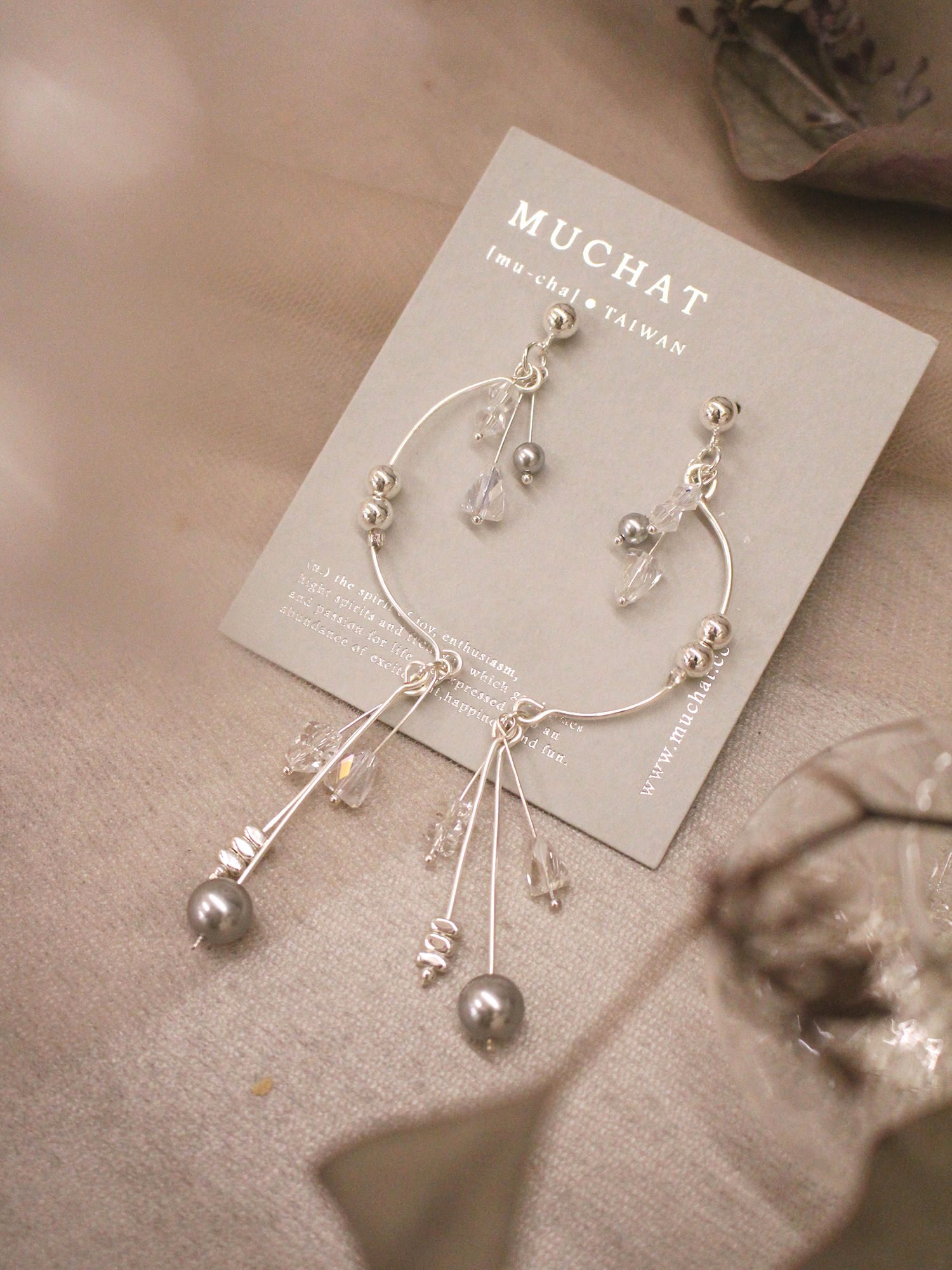 海邊有座圖書館。MUCHAT手作珍珠水晶曲線純銀針耳環