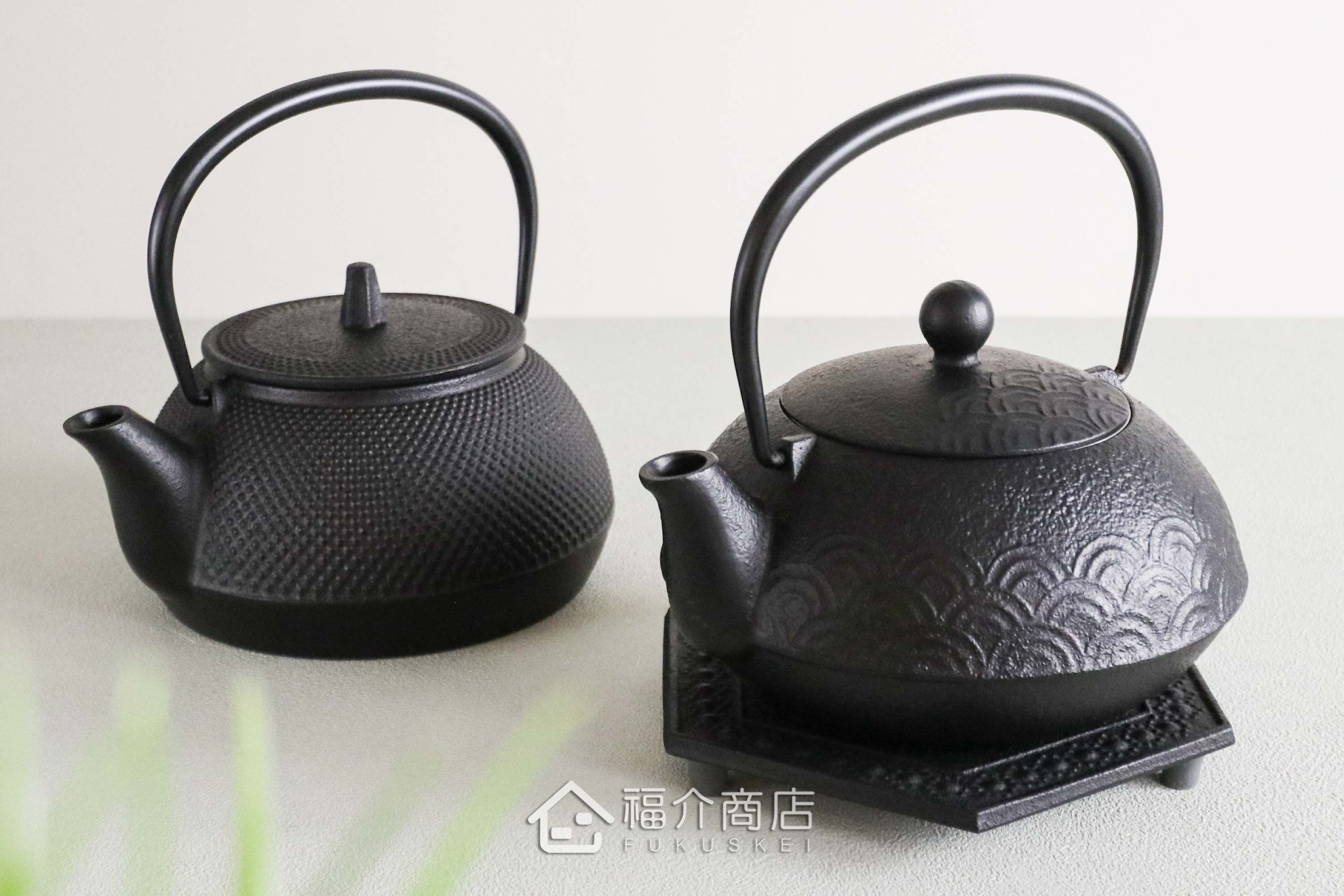 泡茶用的鐵壺與壺墊