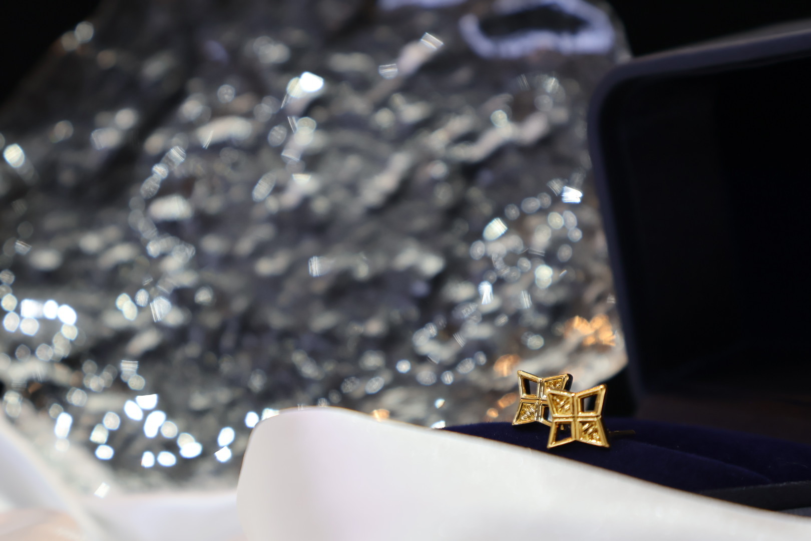 星芒花窗金耳釘