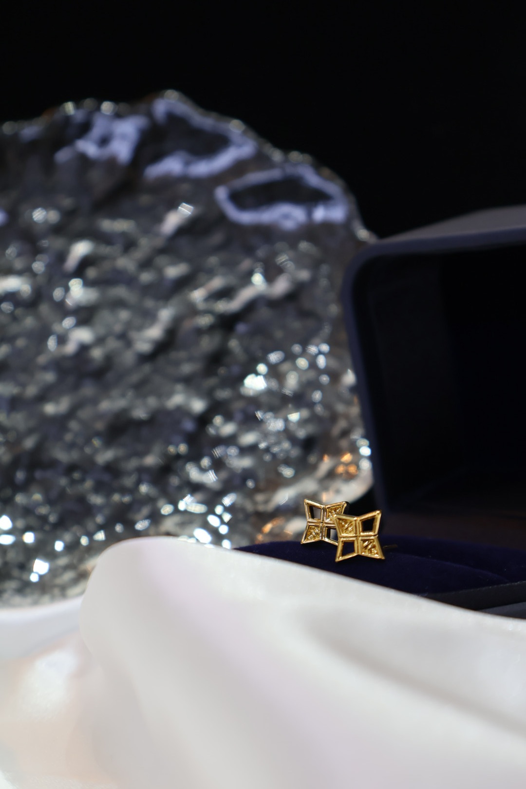 星芒花窗金耳釘