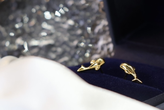 躍海小海豚金耳釘