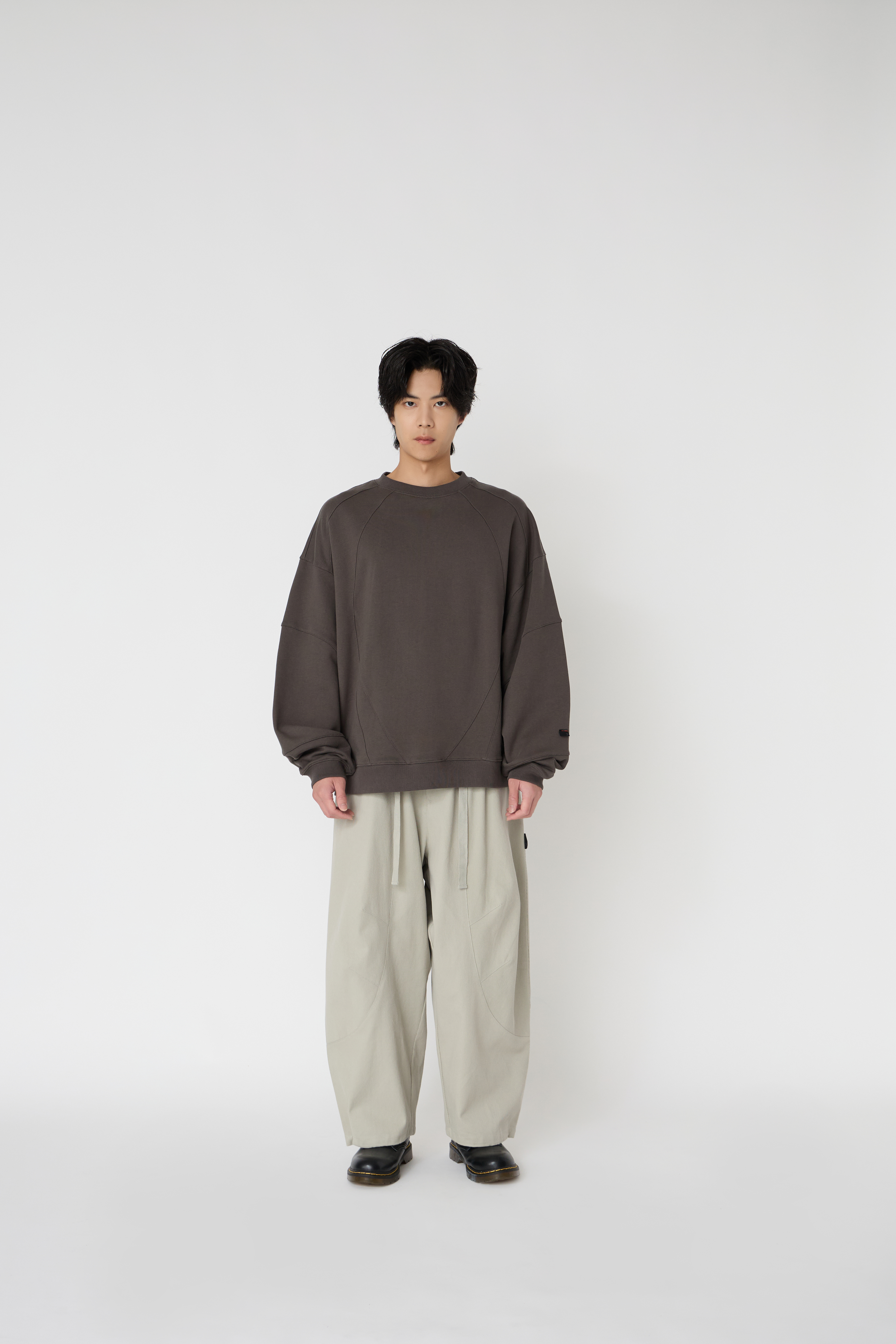 NOIR 厚挺雕塑繭型褲