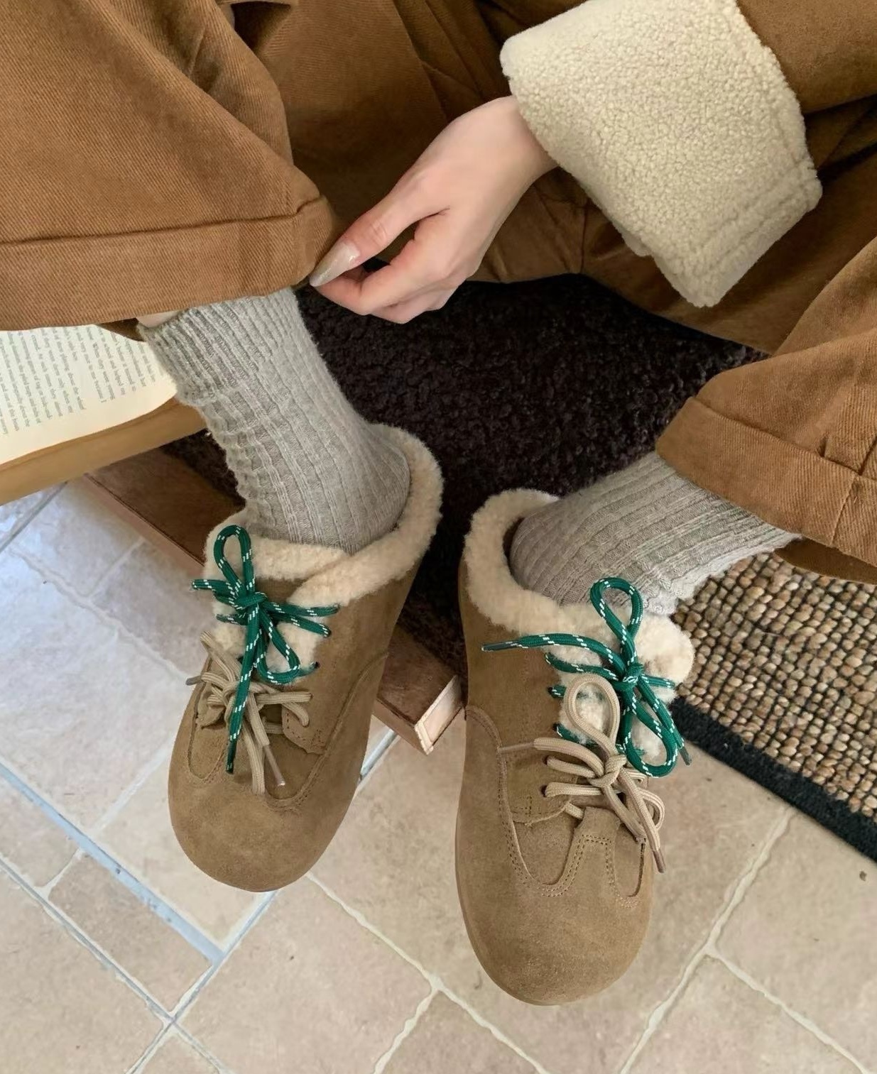 撞色鞋帶QQ毛半拖