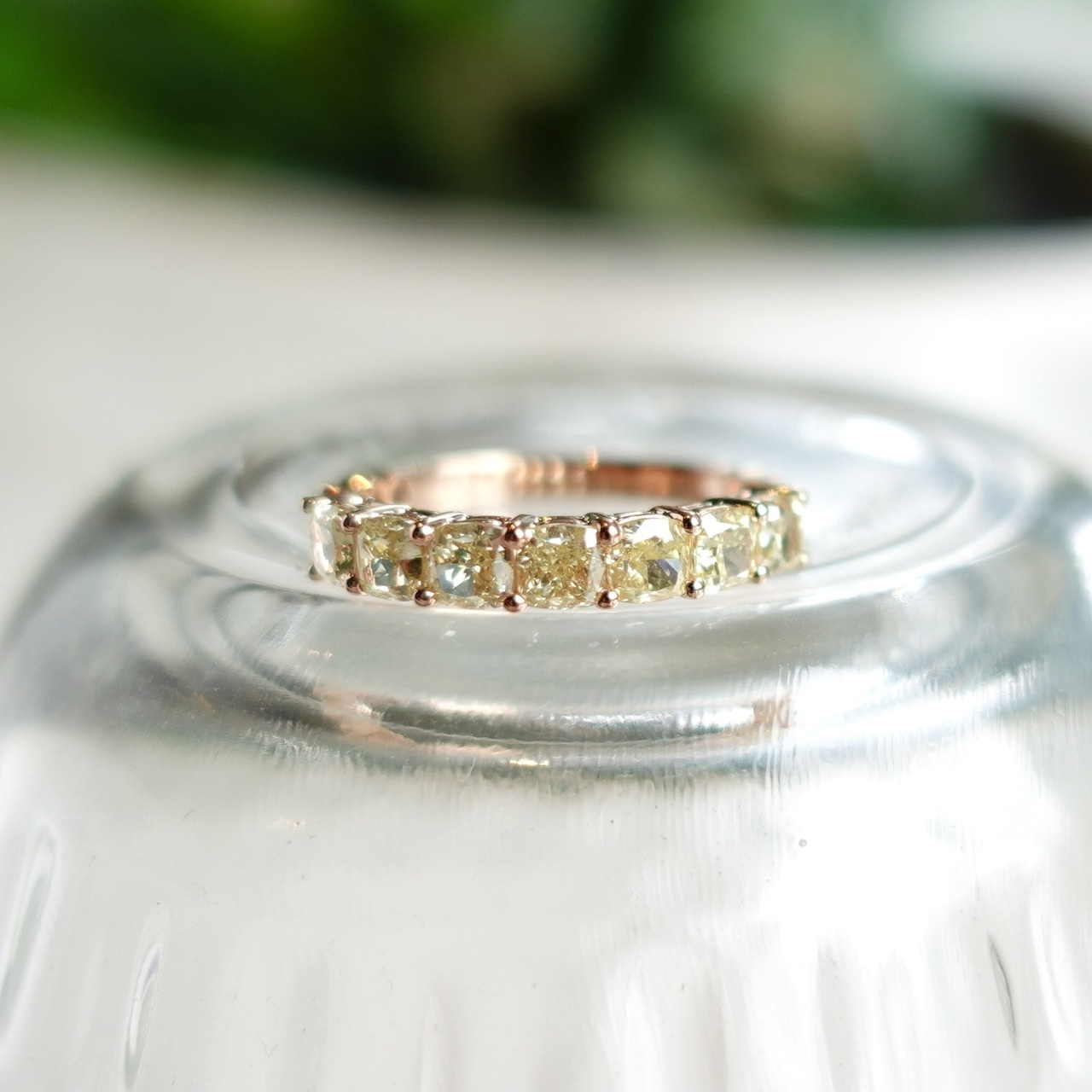 18K玫瑰金彩黃鑽排戒 - 枕形切