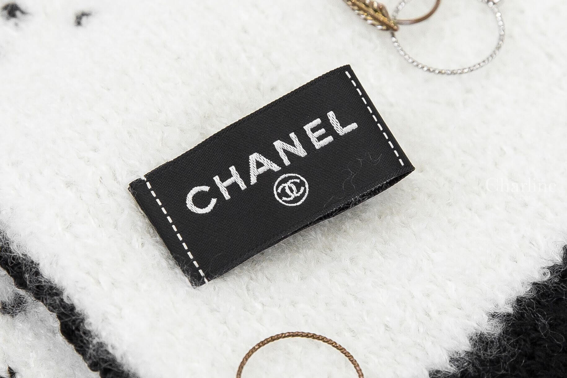 Chanel Scarf 白底白字黑色點點漸層黑CC愛心雪花字母喀什米爾羊毛混絲圍巾-Charline Boutique 精品代購