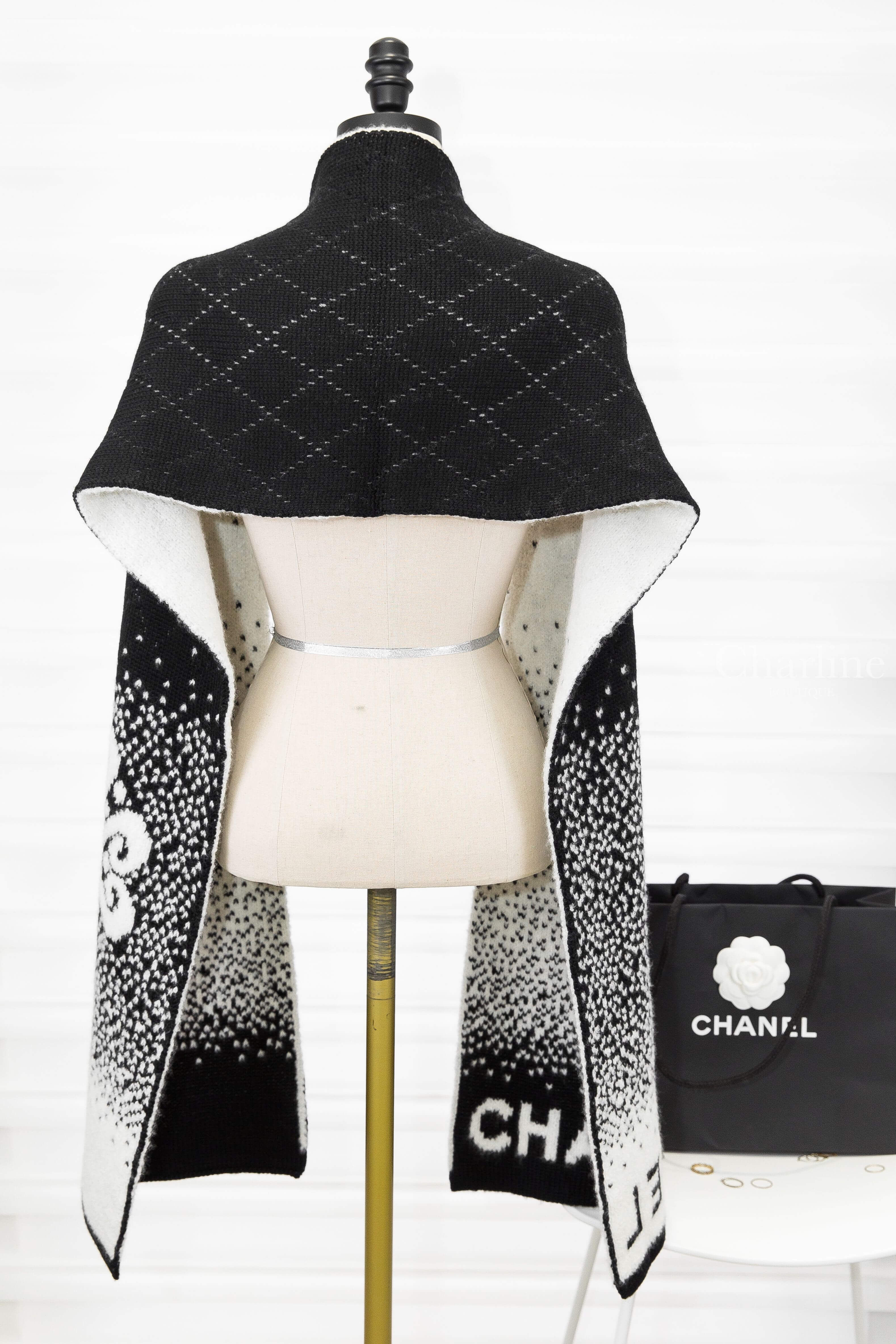 Chanel Scarf 白底白字黑色點點漸層黑CC愛心雪花字母喀什米爾羊毛混絲圍巾-Charline Boutique 精品代購