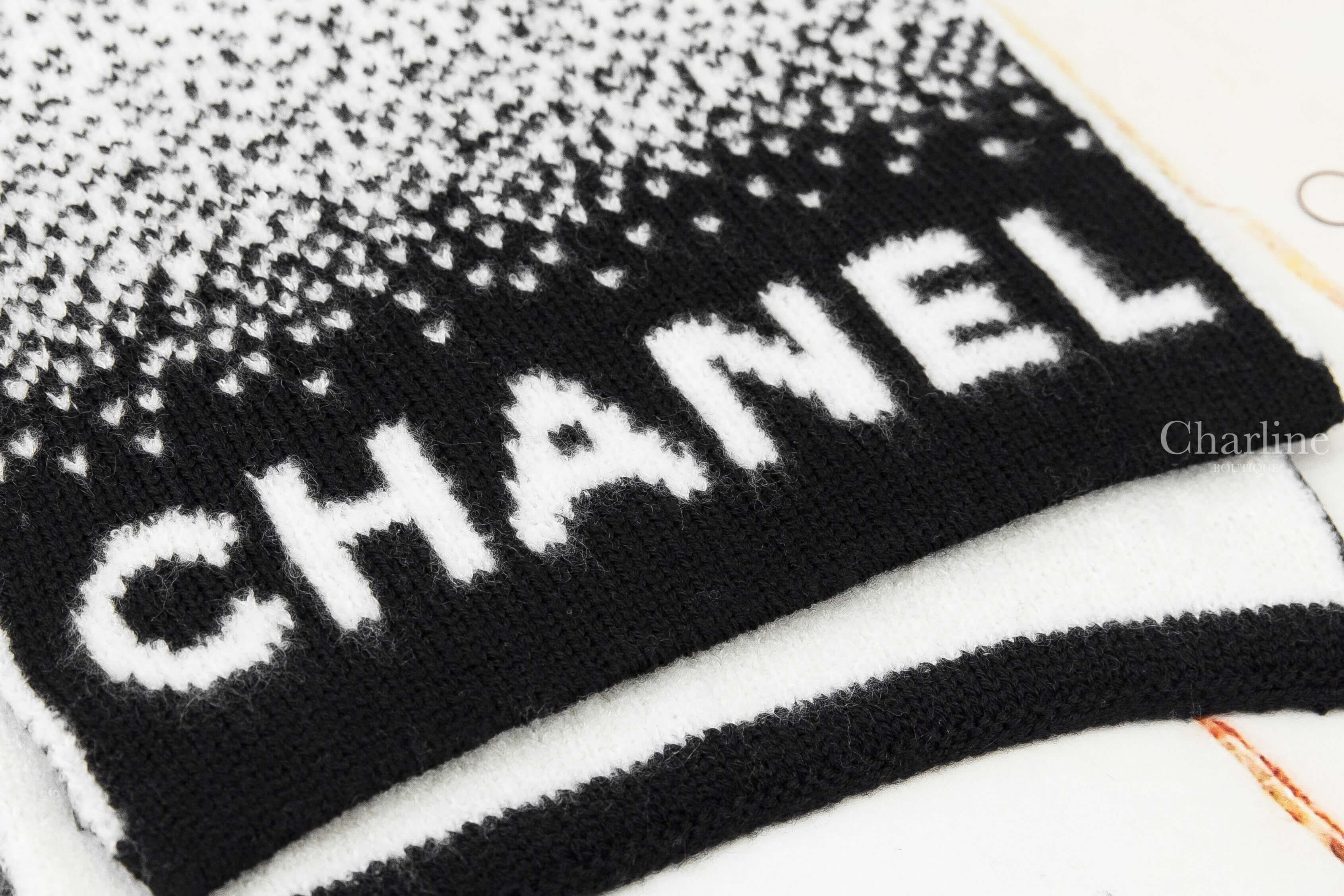 Chanel Scarf 白底白字黑色點點漸層黑CC愛心雪花字母喀什米爾羊毛混絲圍巾