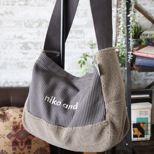 niko and... 針織 大單肩包 毛毛拼接 斜背包 NICO LOGO