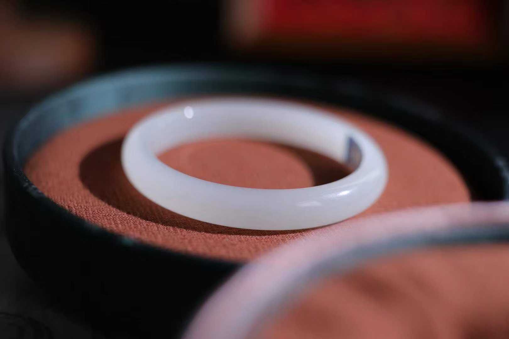 1013720 51mm和田玉高冰白手鐲 (50-52)