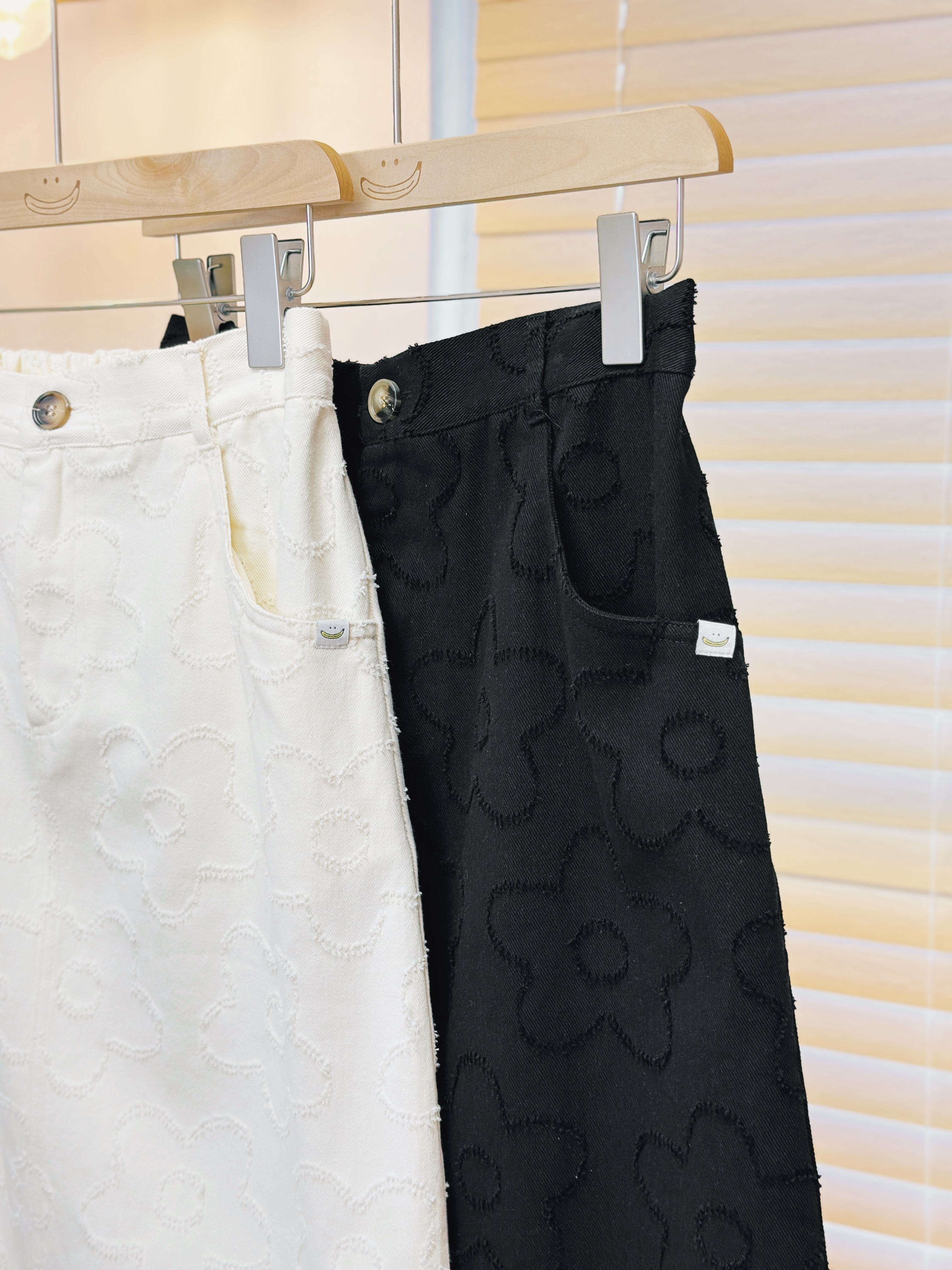 兩色 / 花花紋理斜布直筒長裙 / Floral Embroidered Twill Long Skirt