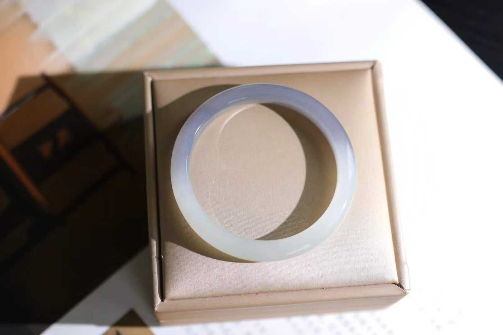 1013721 52mm和田玉半山半水手鐲 (50-52)