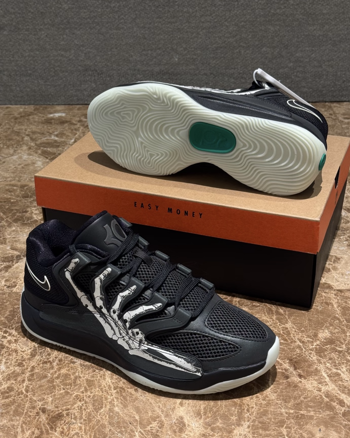 Nike KD 18 SE EP "Slim Reaper" 黑白 萬聖節限定 骷髏手 夜光 實戰籃球鞋