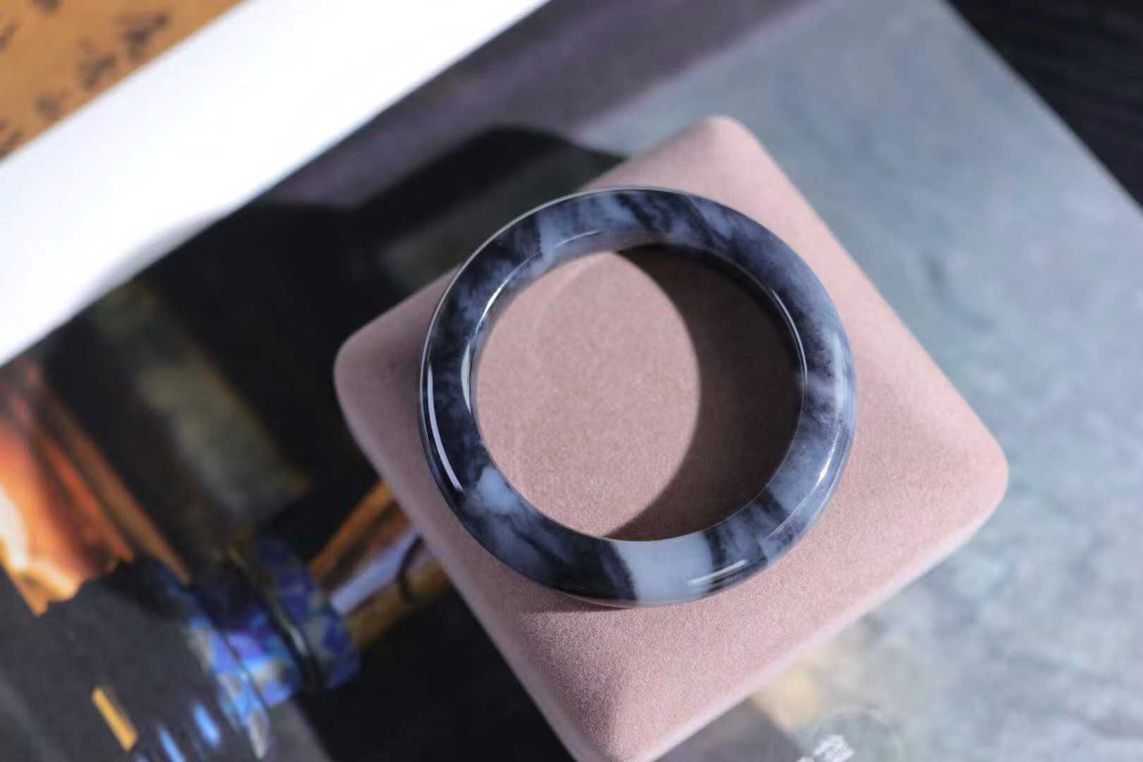 1013722 55mm和田玉青花籽料手鐲 (54-56)