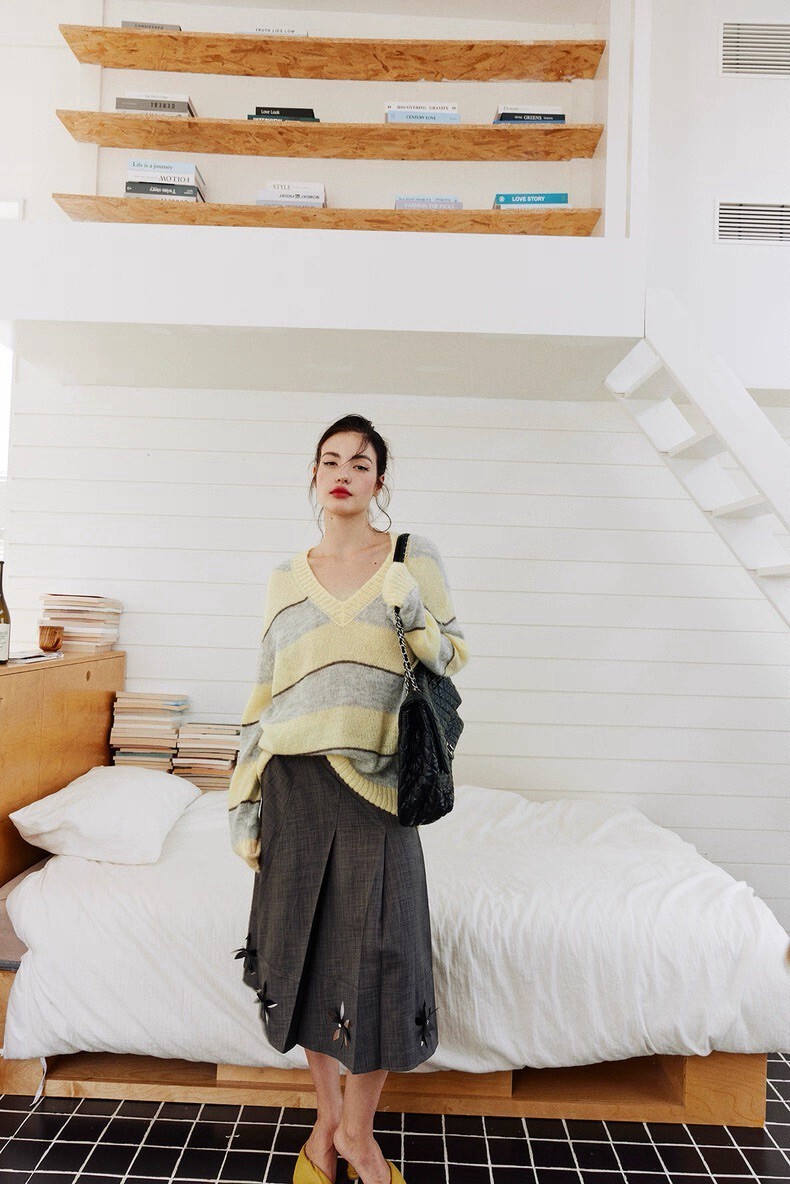 檸檬黃雙配色橫條紋V領羊毛針織上衣-S-M (Elegant & Love)