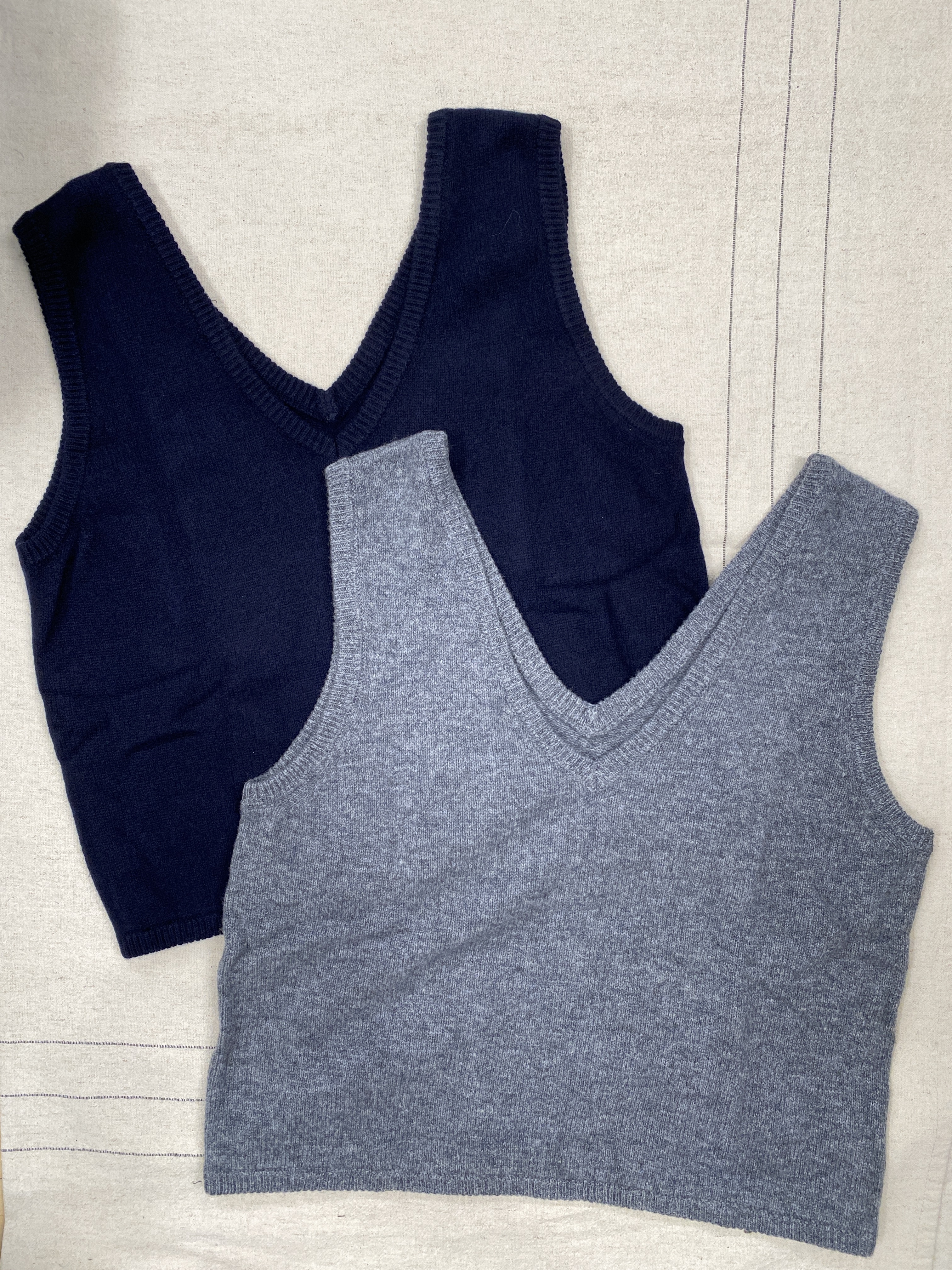 W00018針織V領背心