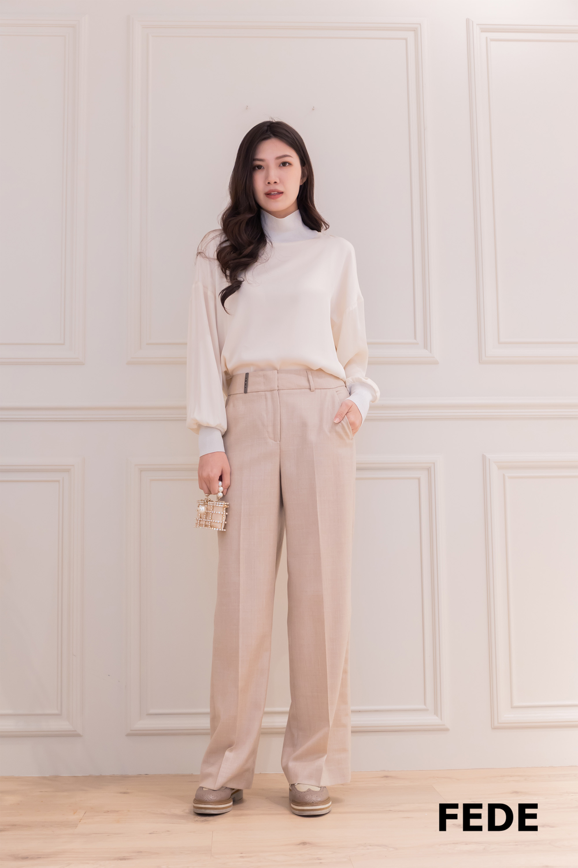 LORENA 金蔥領長袖絲上衣(杏)