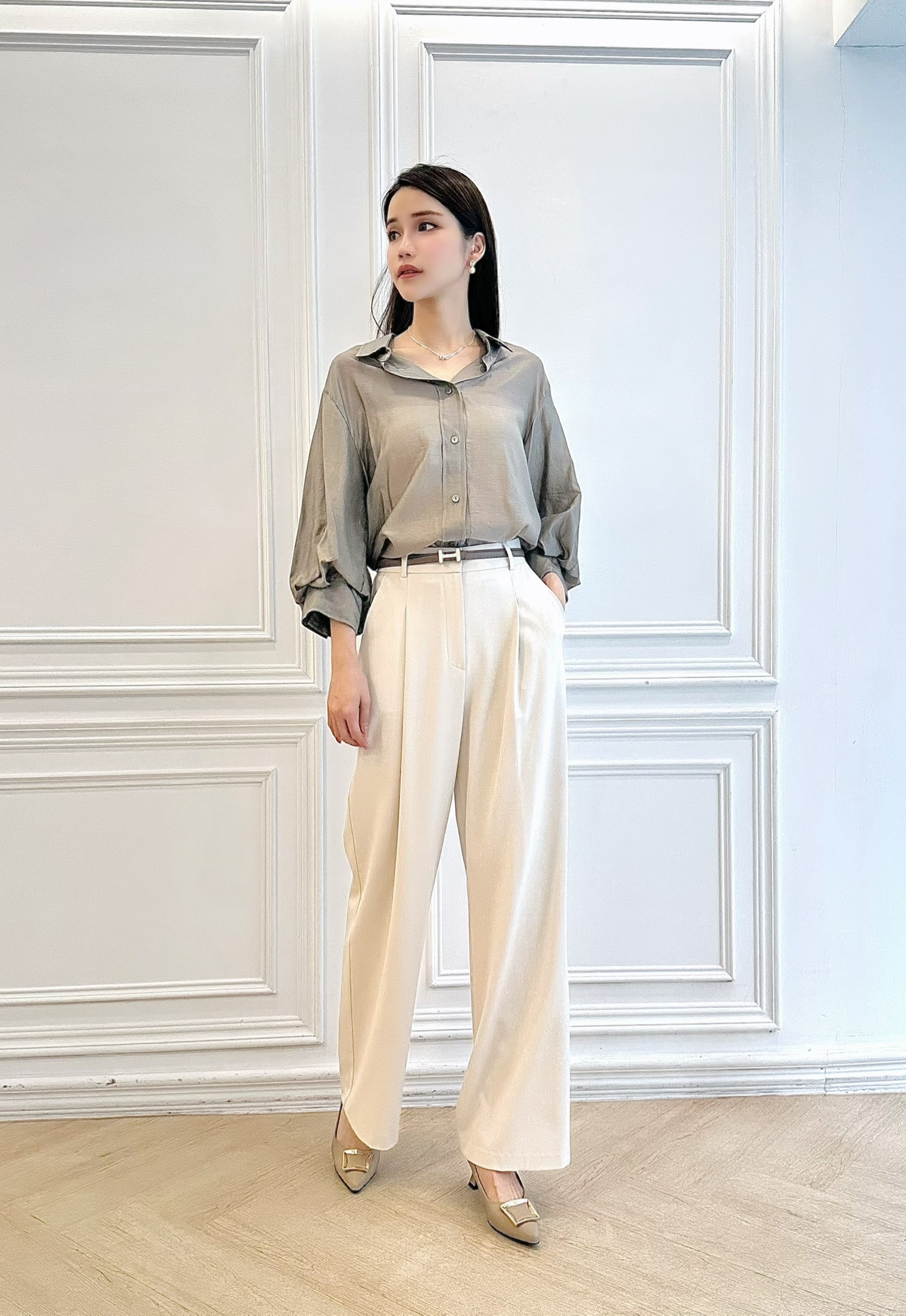 澎袖翻領透膚襯衫