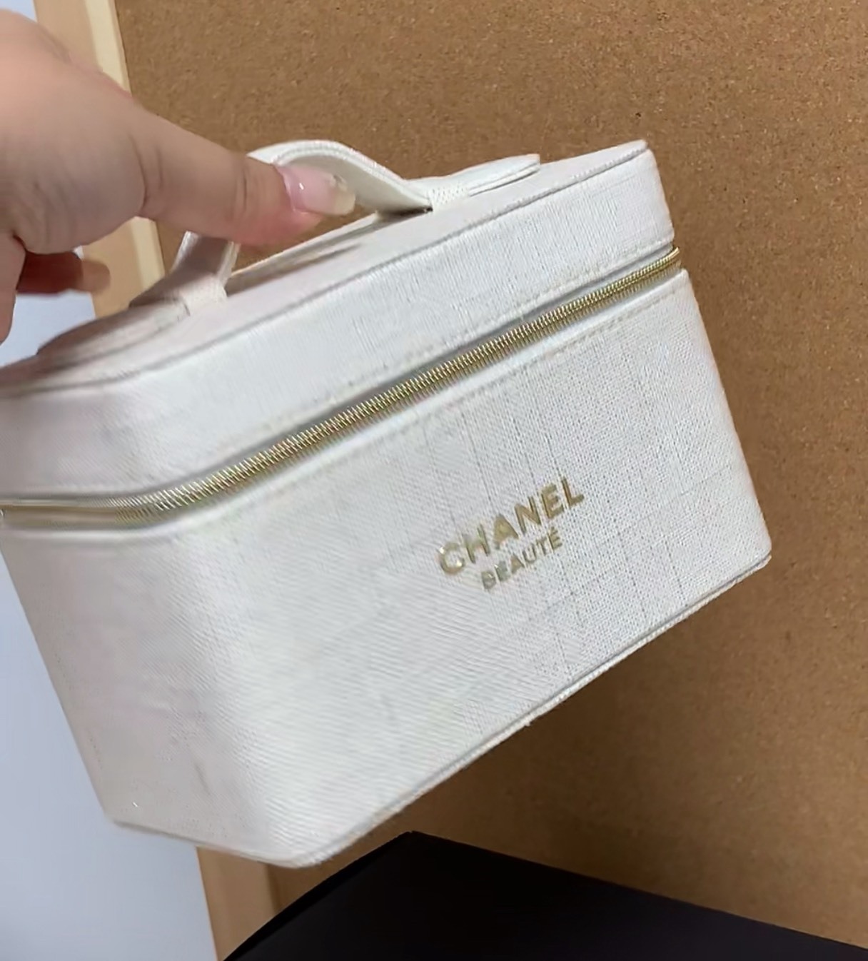 【CHANEL BEAUTE 】米白金韻小香收納化妝箱