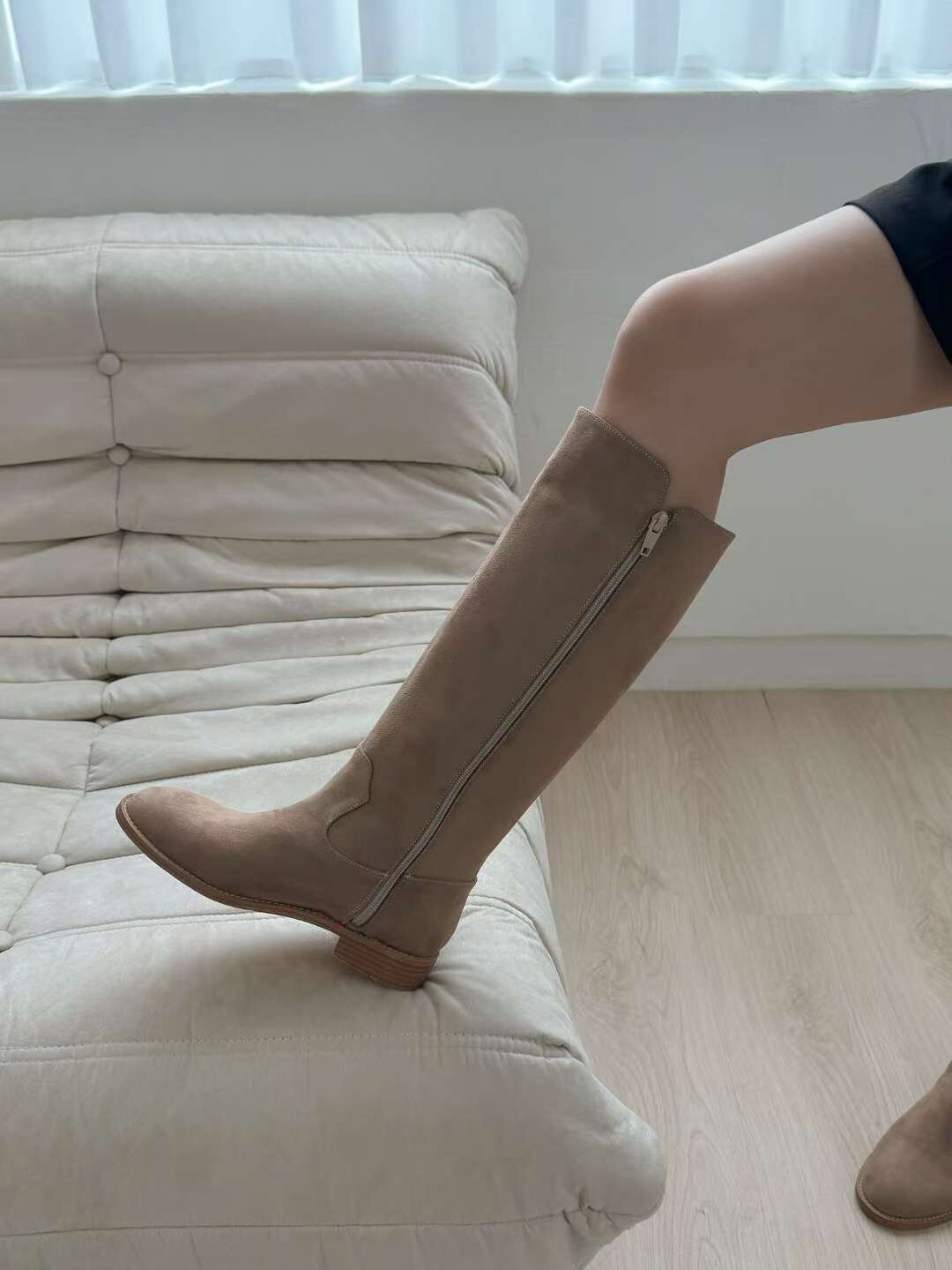 前短後長側拉鍊造型麂皮低跟長靴 / 3色