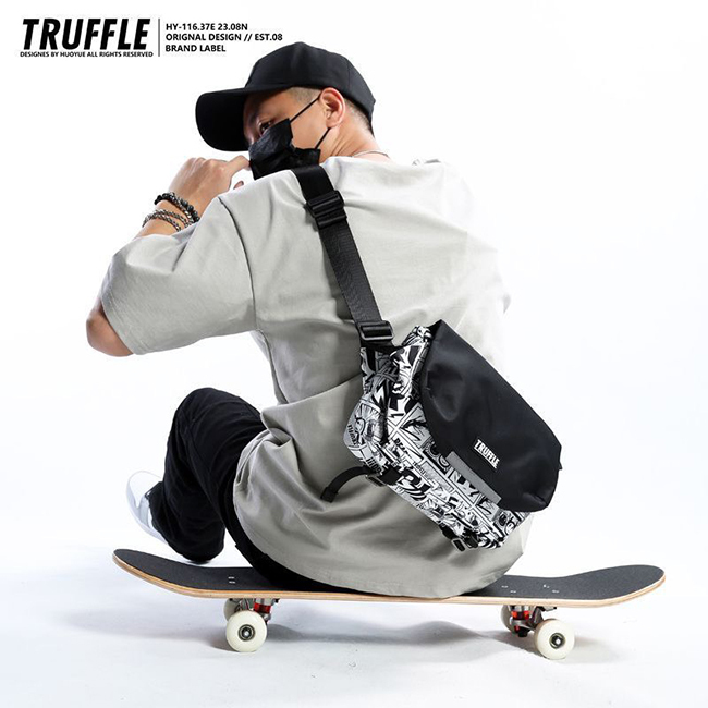 街頭輪廓 × 原創塗鴉設計×  ORIGINAL MESSENGER BAG