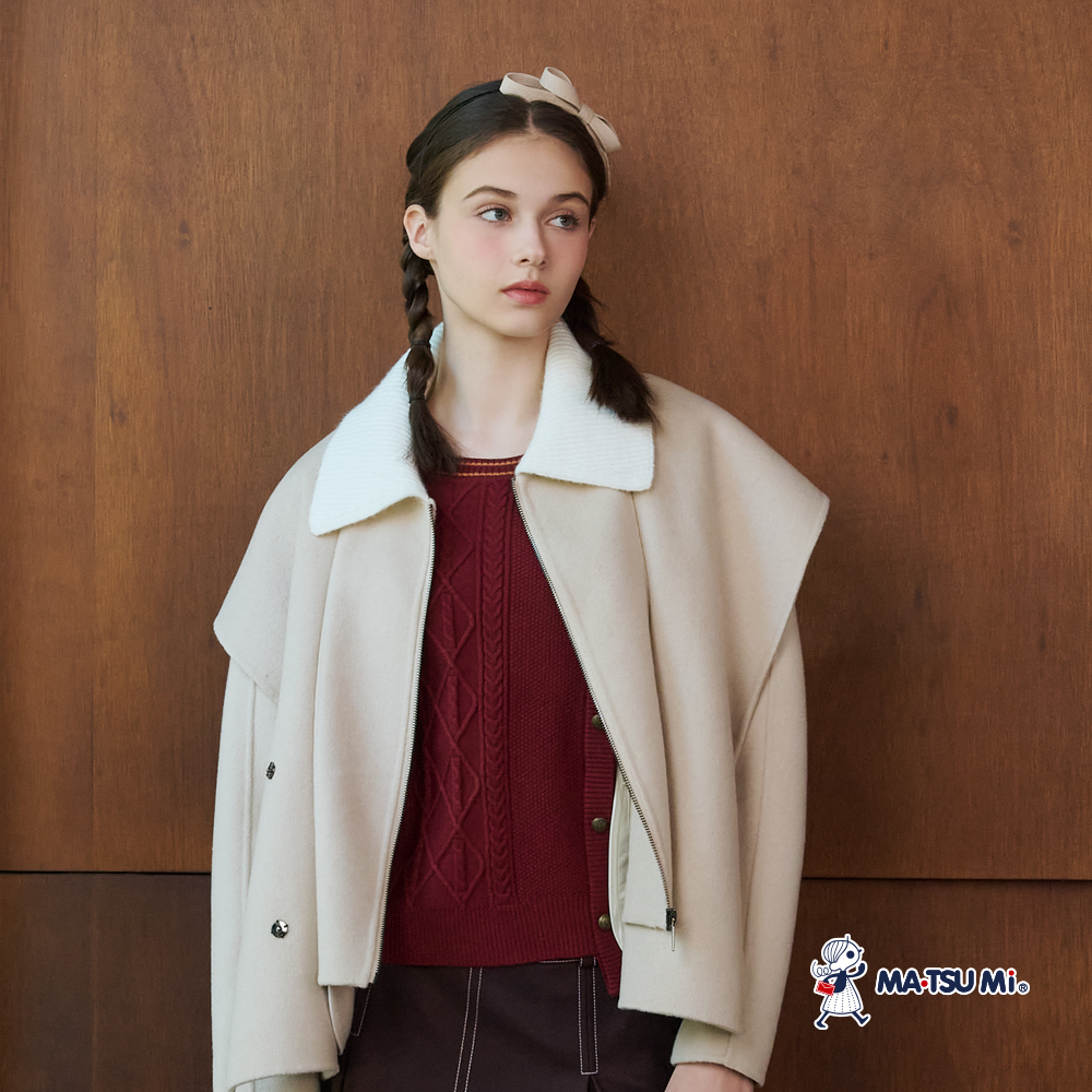 MA‧TSU Mi 學院風不規則拼接感裝飾釦麻花針織上衣(紅.深灰)