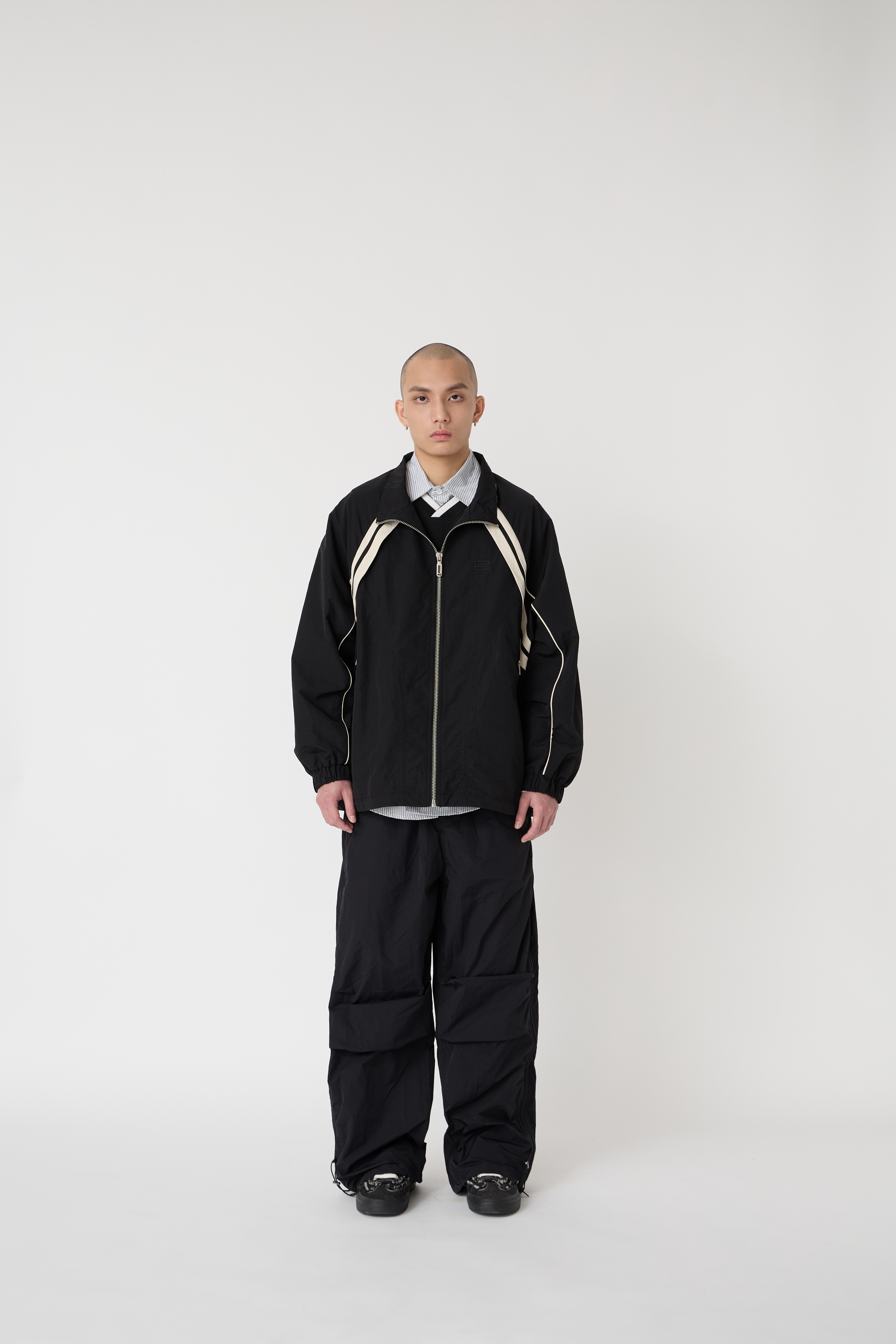 NOIR 城市構型拼接外套