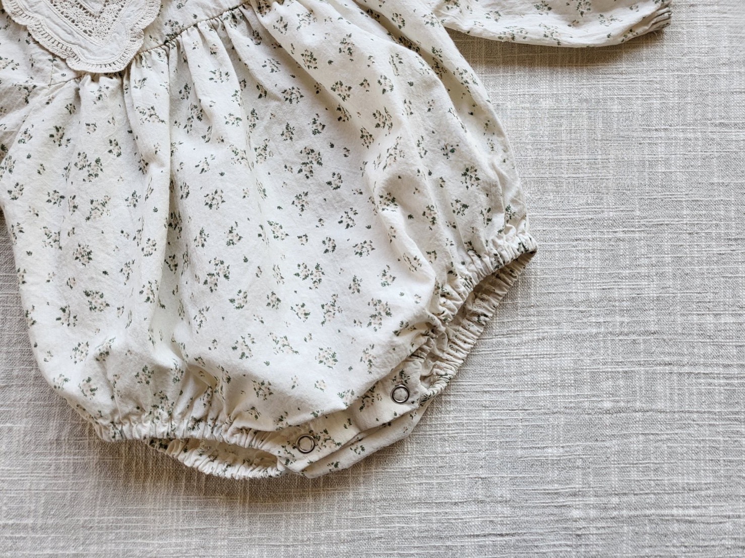 清新翻領小碎花包屁衣