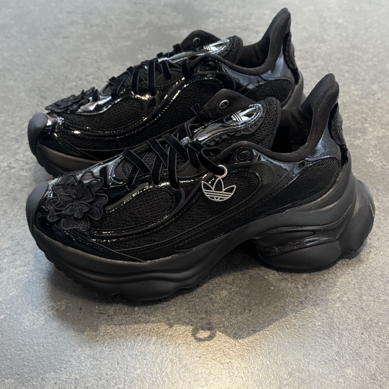 ADIDAS ORIGINALS OZVENUZ 全黑 浮蝶鞋 老爹鞋 增高 女鞋 愛迪達 HQ2677