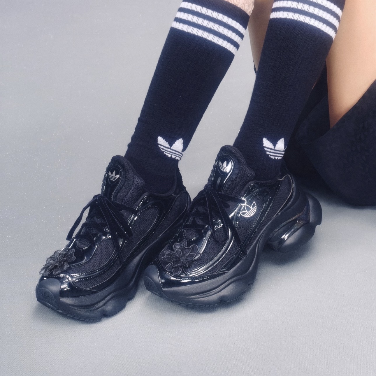 ADIDAS ORIGINALS OZVENUZ 全黑 浮蝶鞋 老爹鞋 增高 女鞋 愛迪達 HQ2677