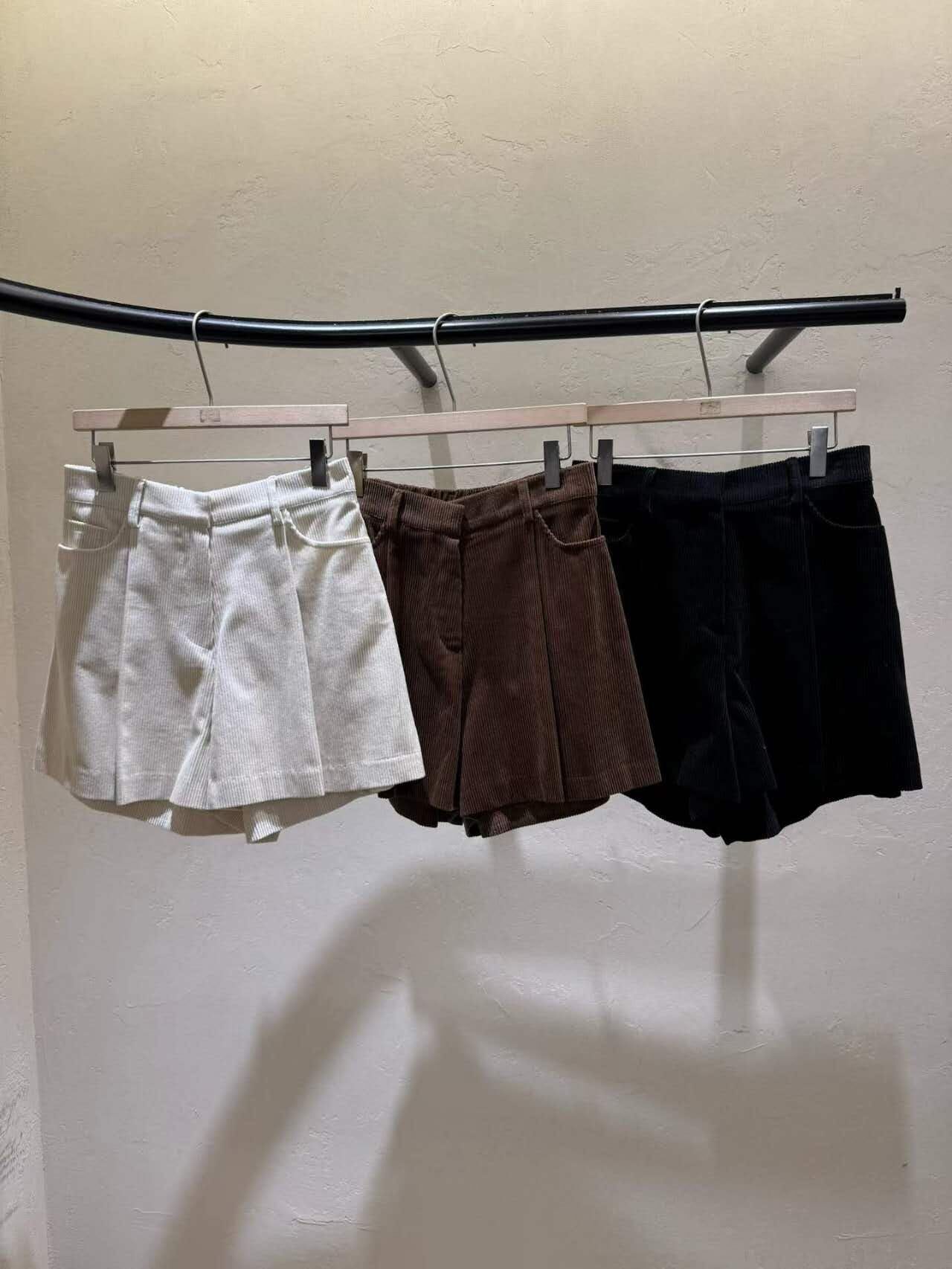 WJ5144 後橡筋壓褶暗坑紋休閒短褲